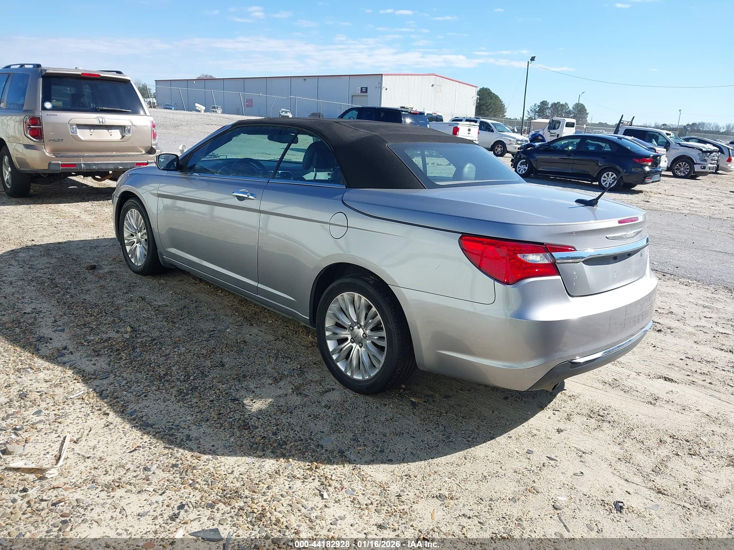 CHRYSLER 200 image 3
