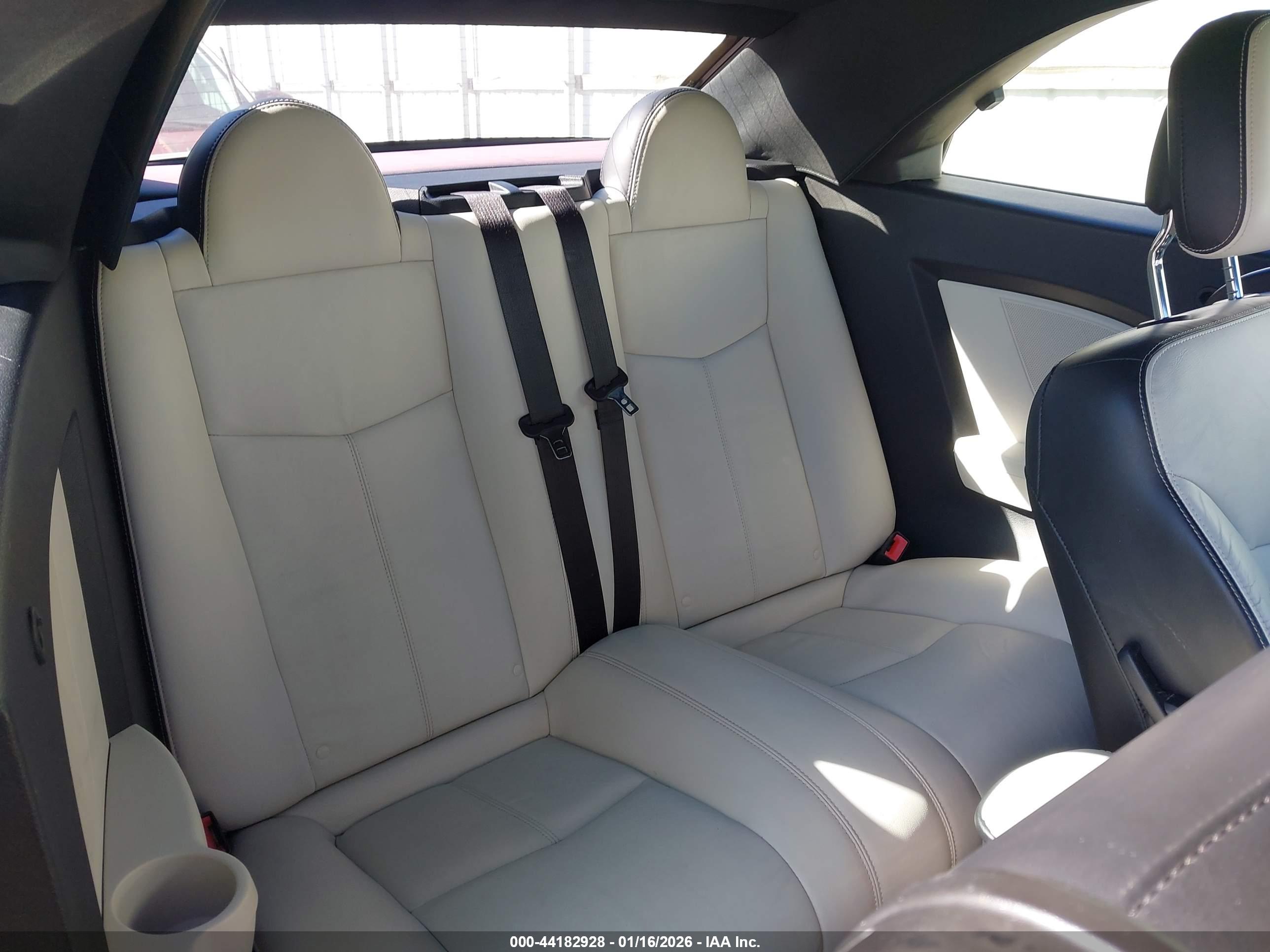 CHRYSLER 200 image 8