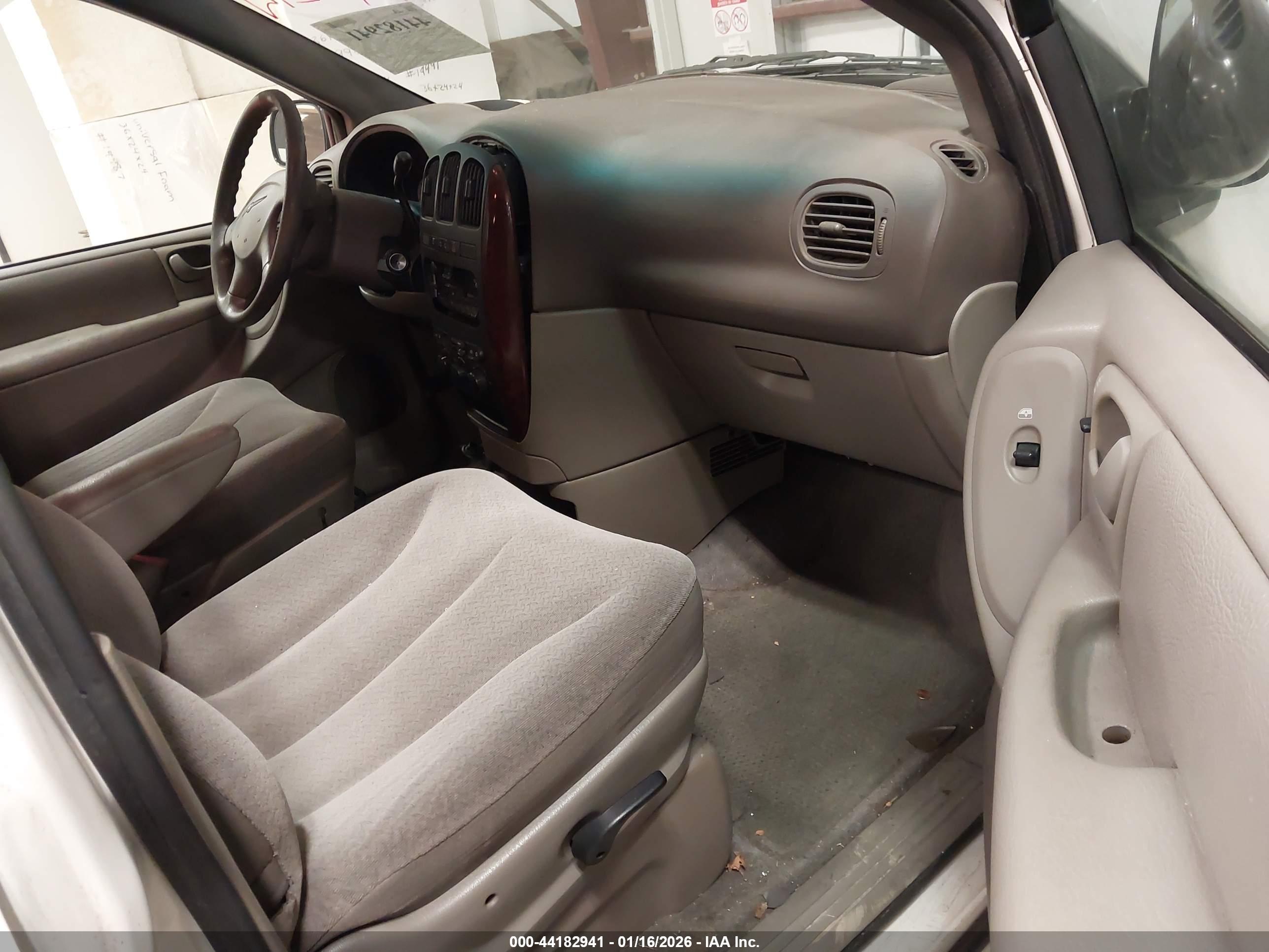 CHRYSLER TOWN image 5
