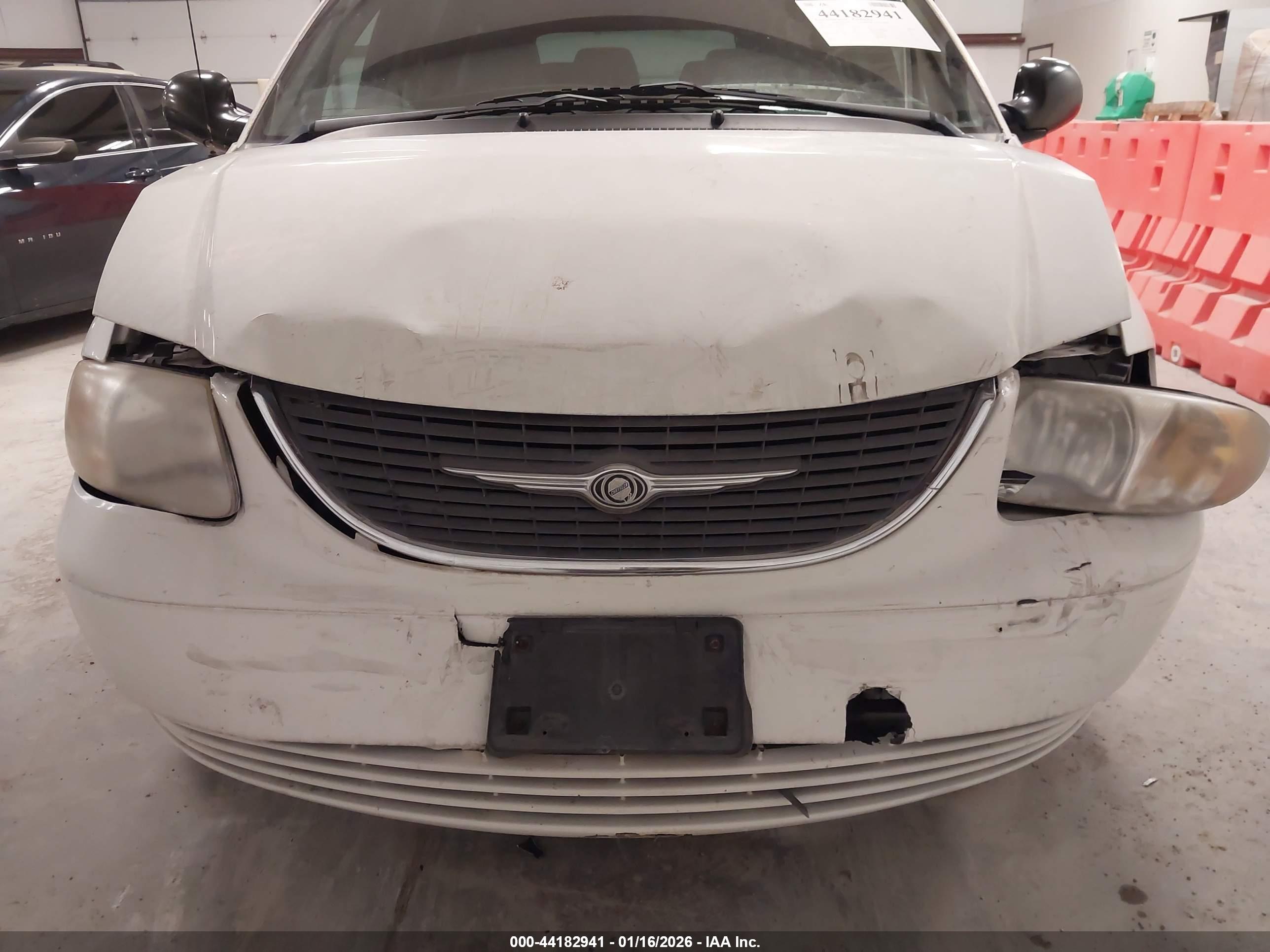 CHRYSLER TOWN image 6