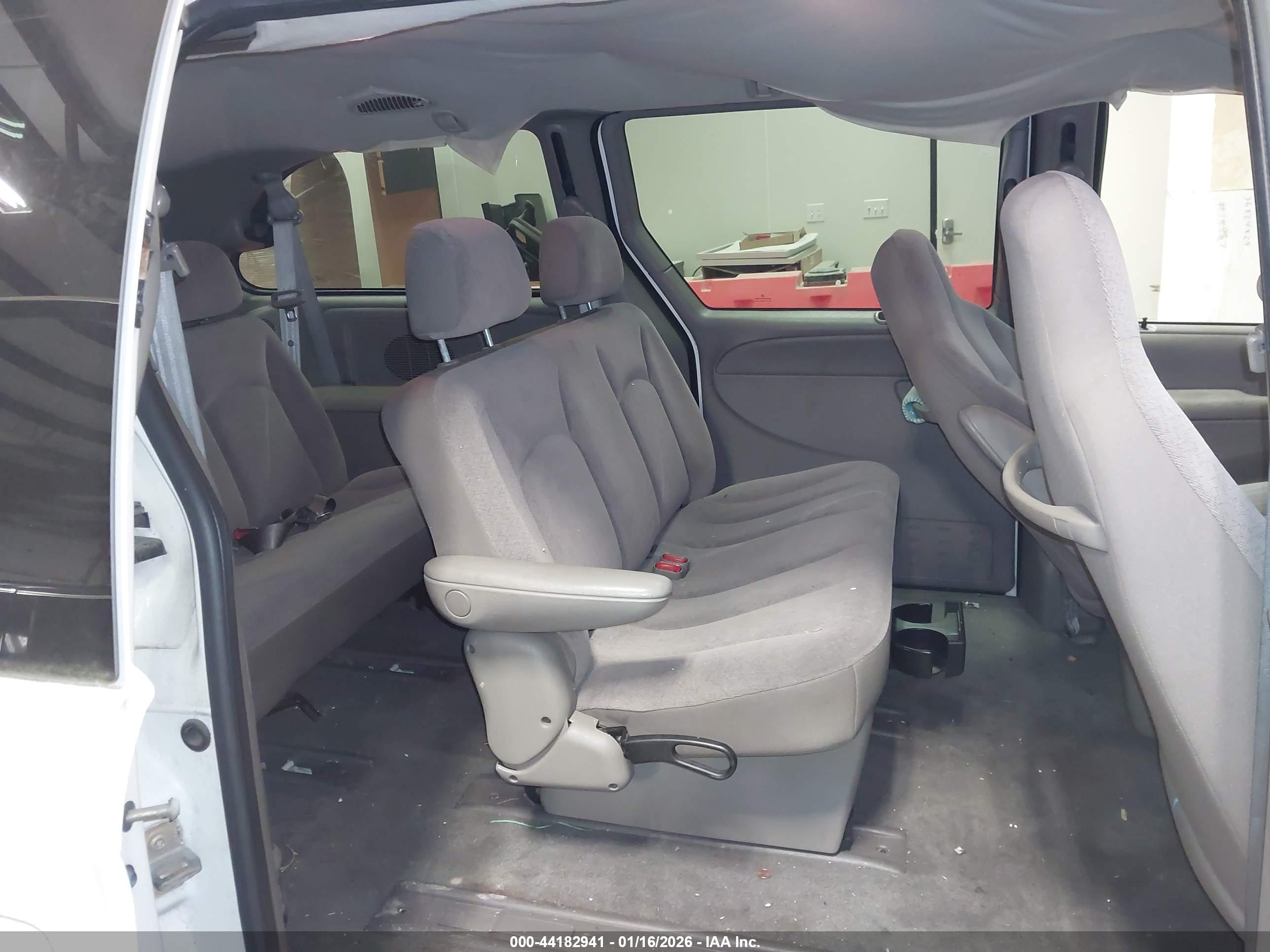 CHRYSLER TOWN image 8
