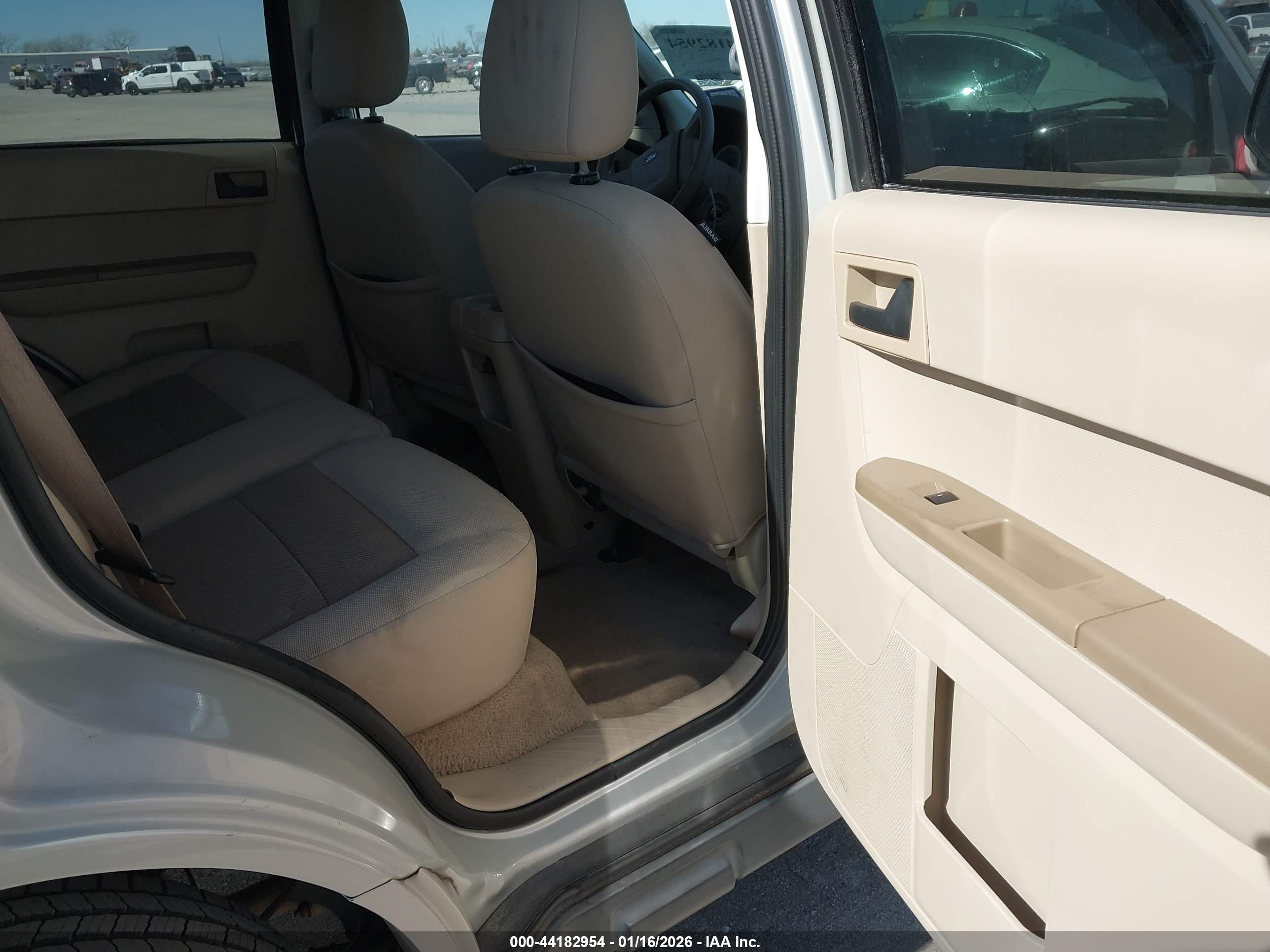 FORD ESCAPE image 8