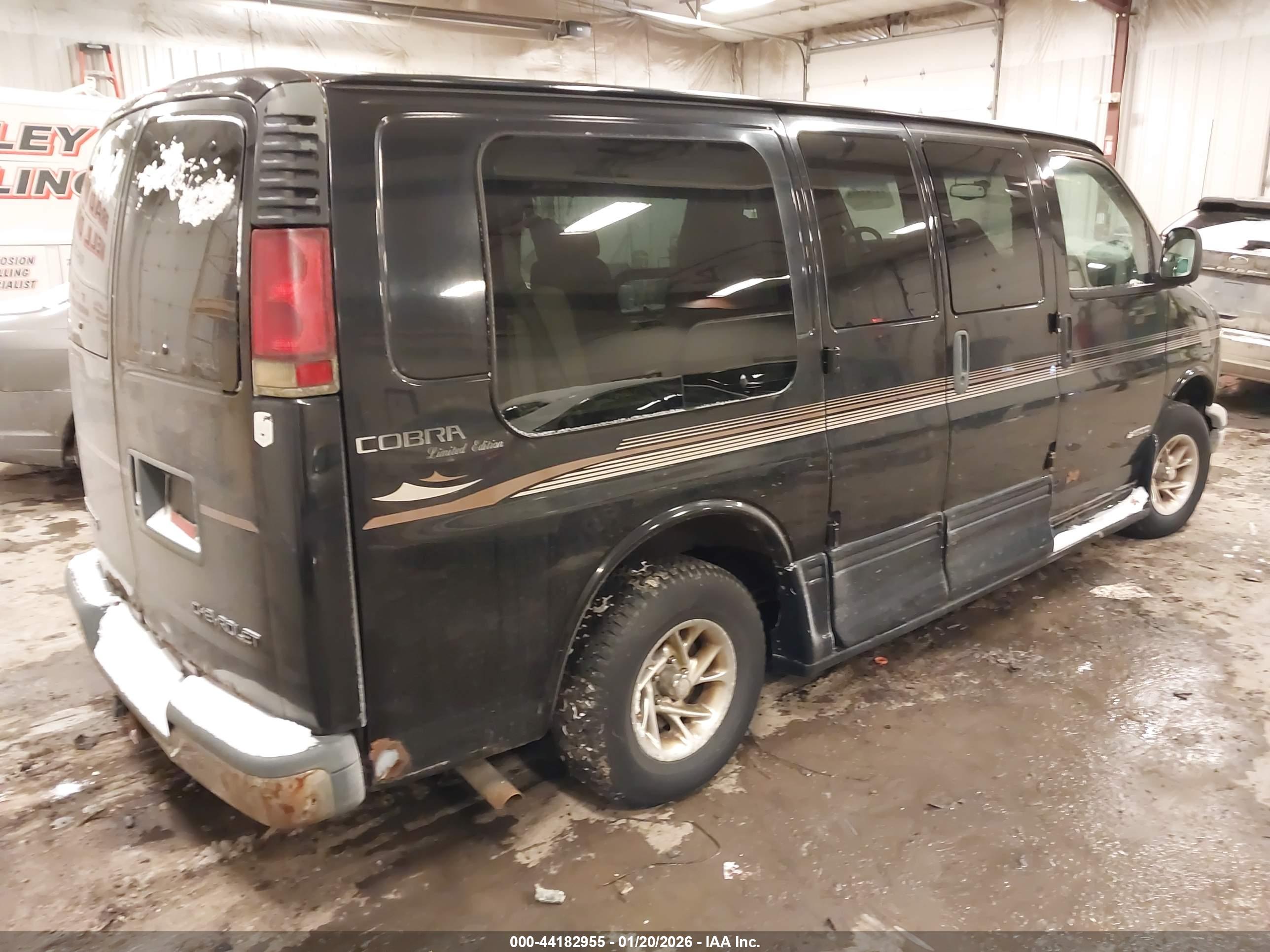 CHEVROLET EXPRESS image 4