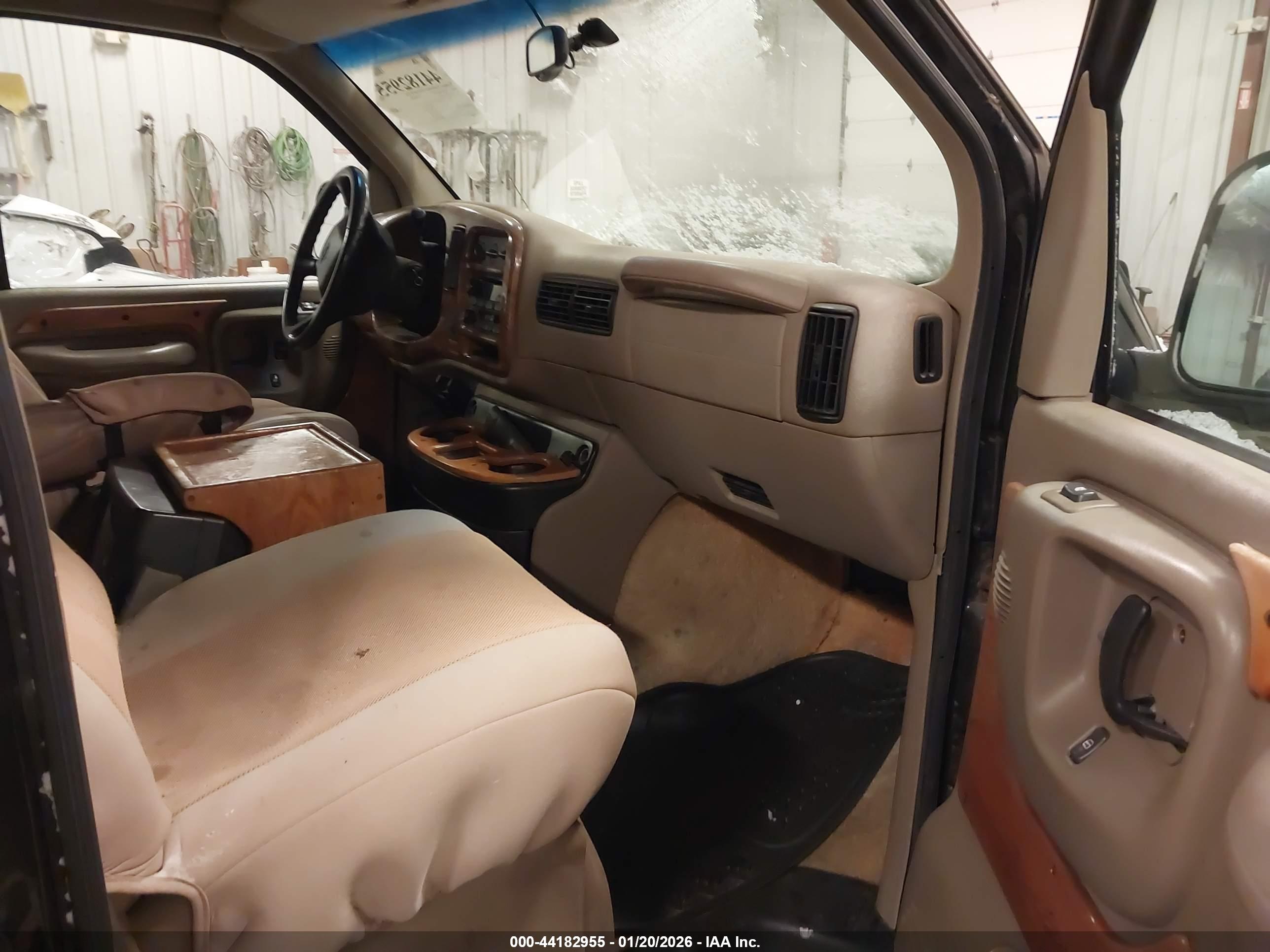 CHEVROLET EXPRESS image 5