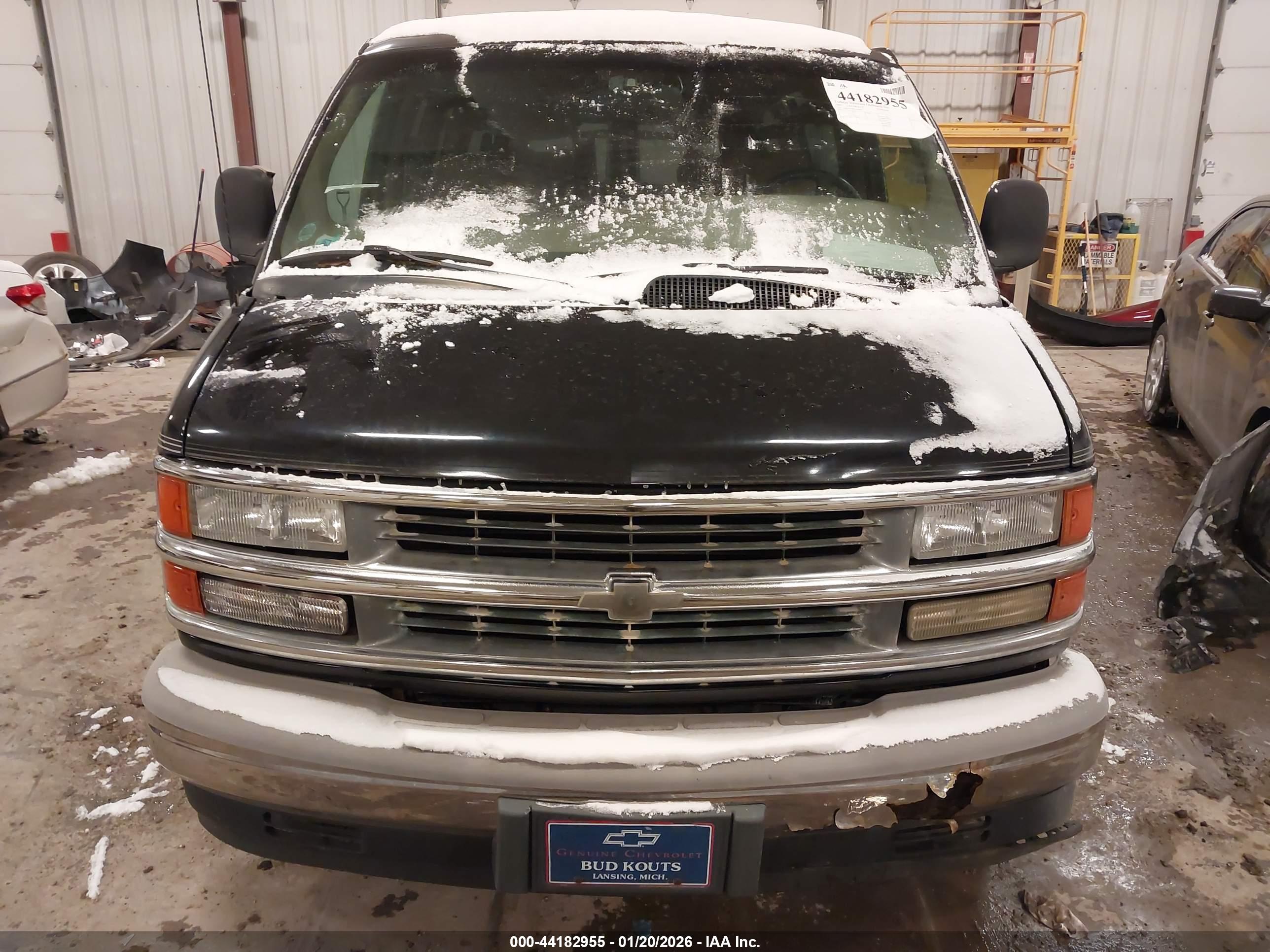 CHEVROLET EXPRESS image 6