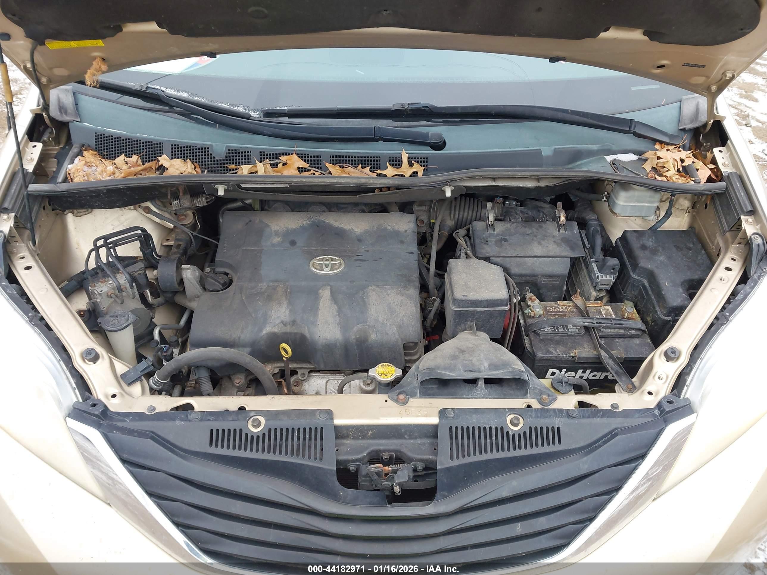 TOYOTA SIENNA image 10