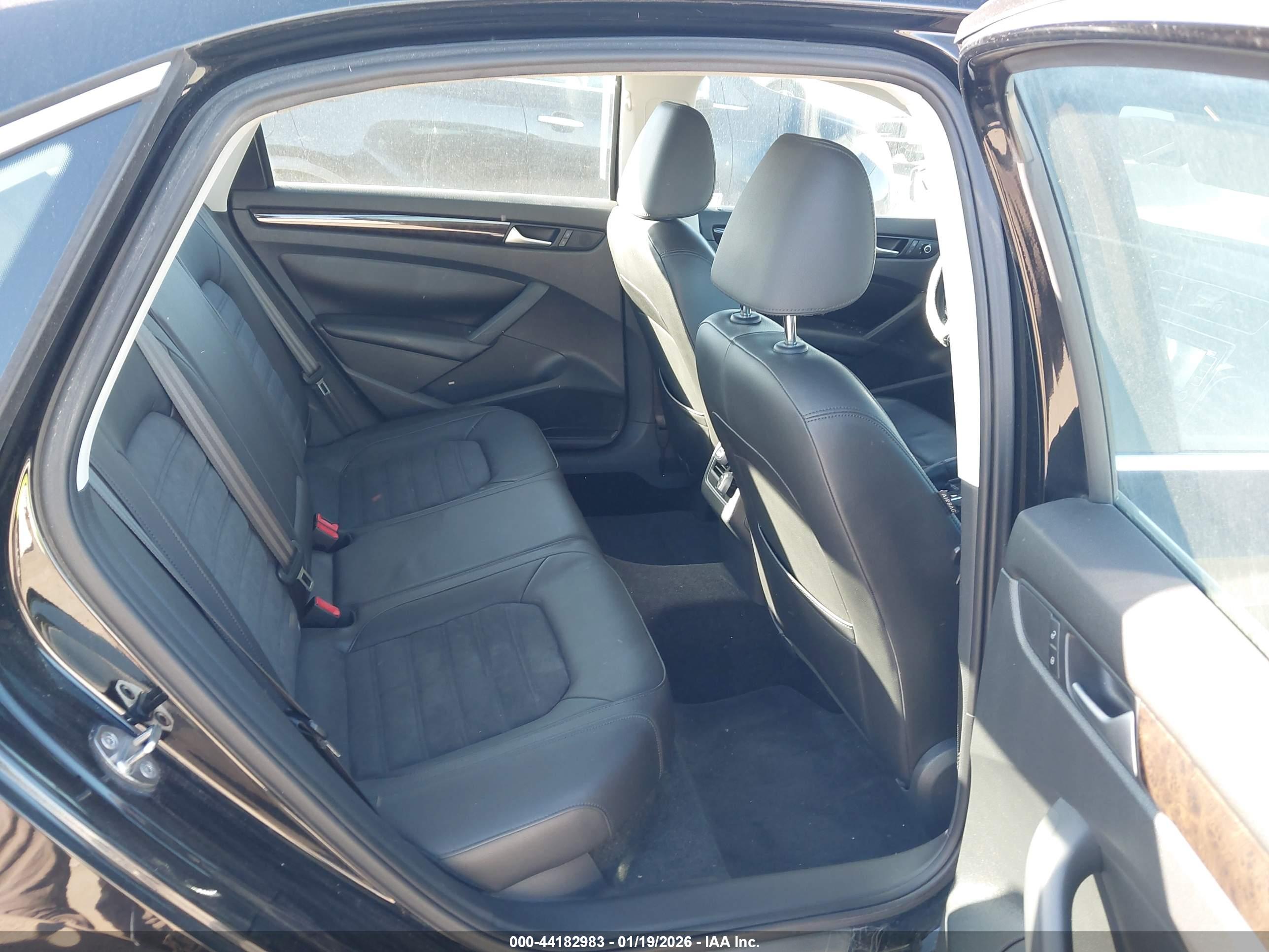 VOLKSWAGEN PASSAT image 8