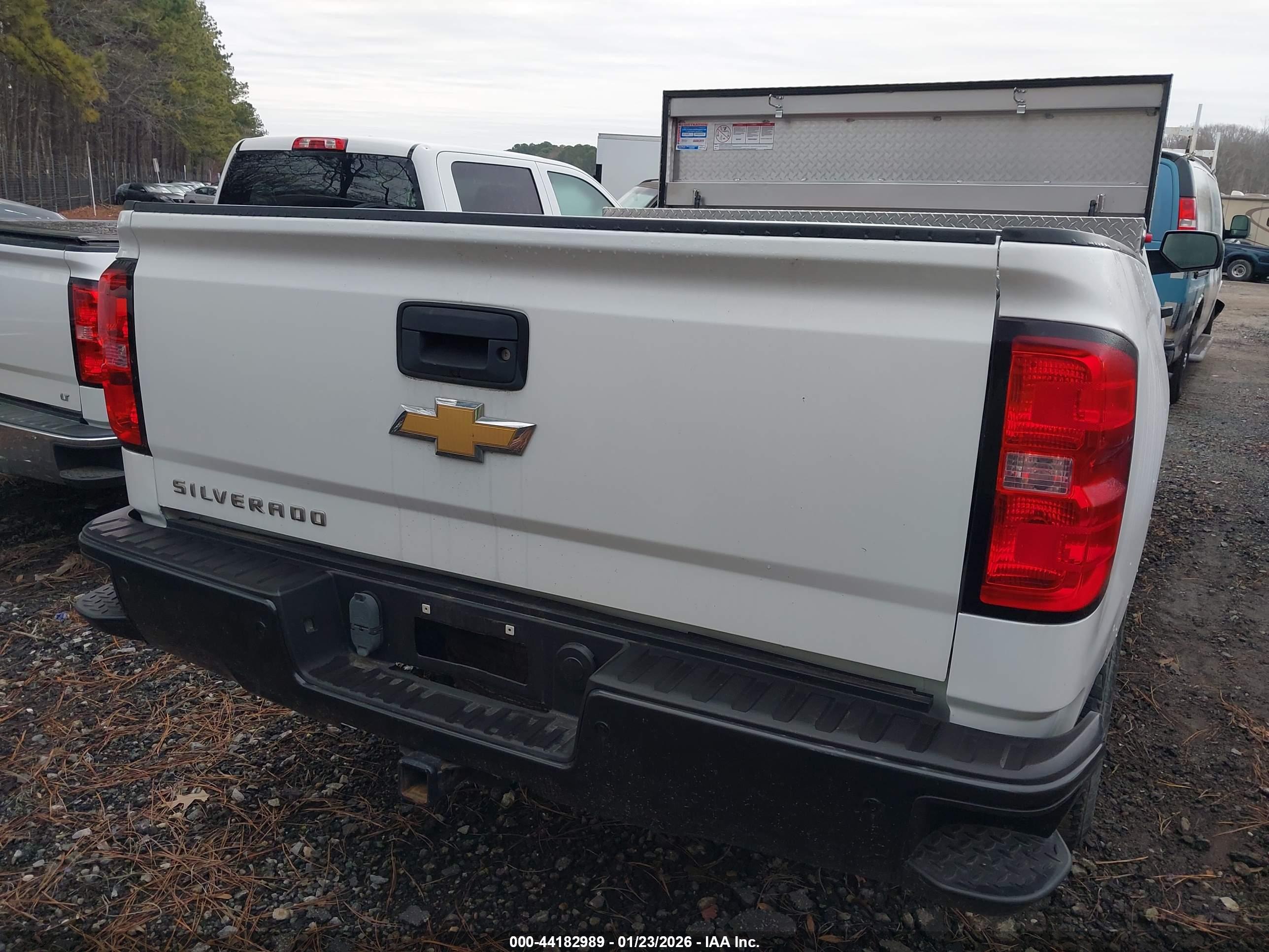CHEVROLET SILVERADO image 4
