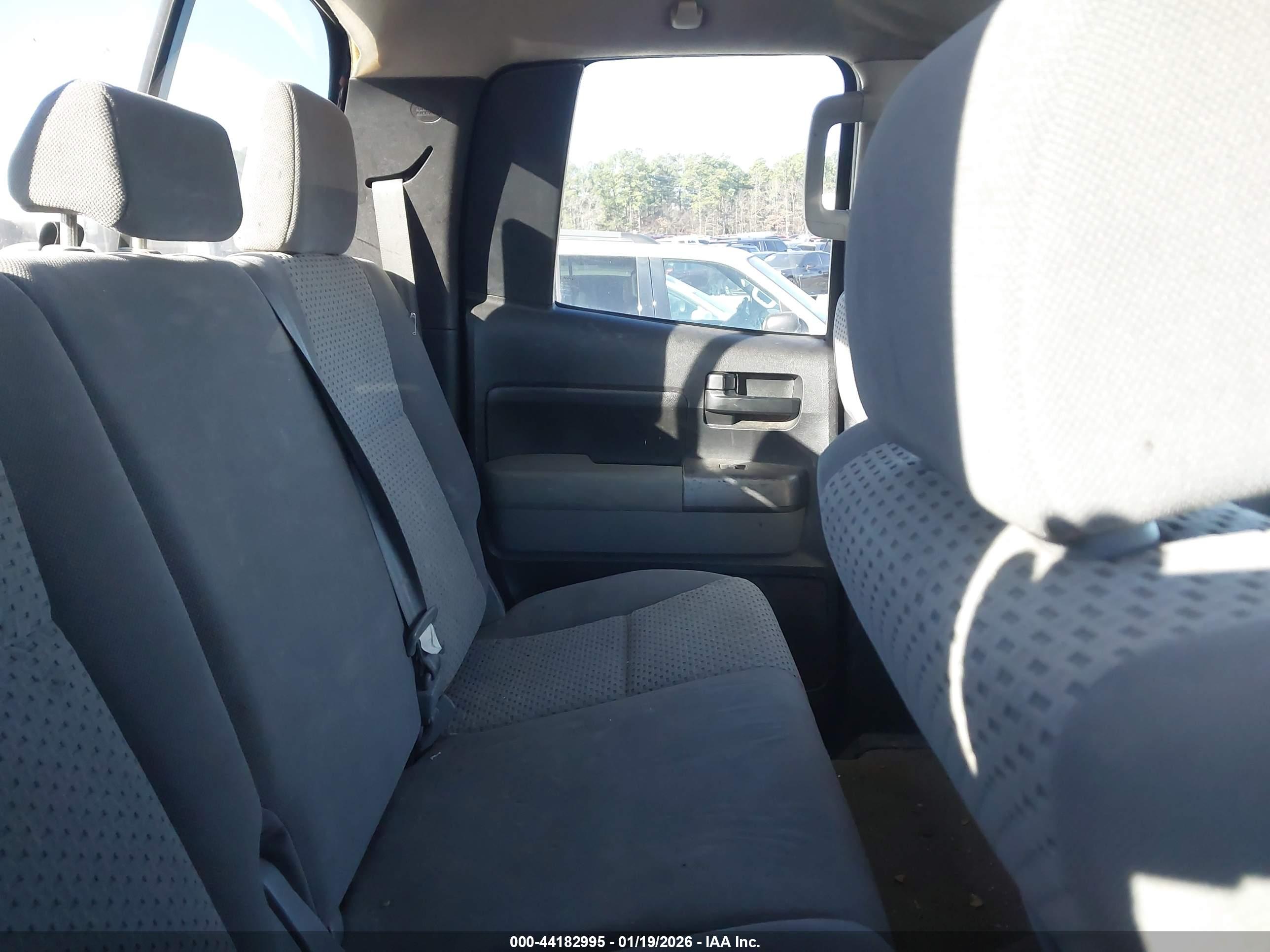 TOYOTA TUNDRA image 8