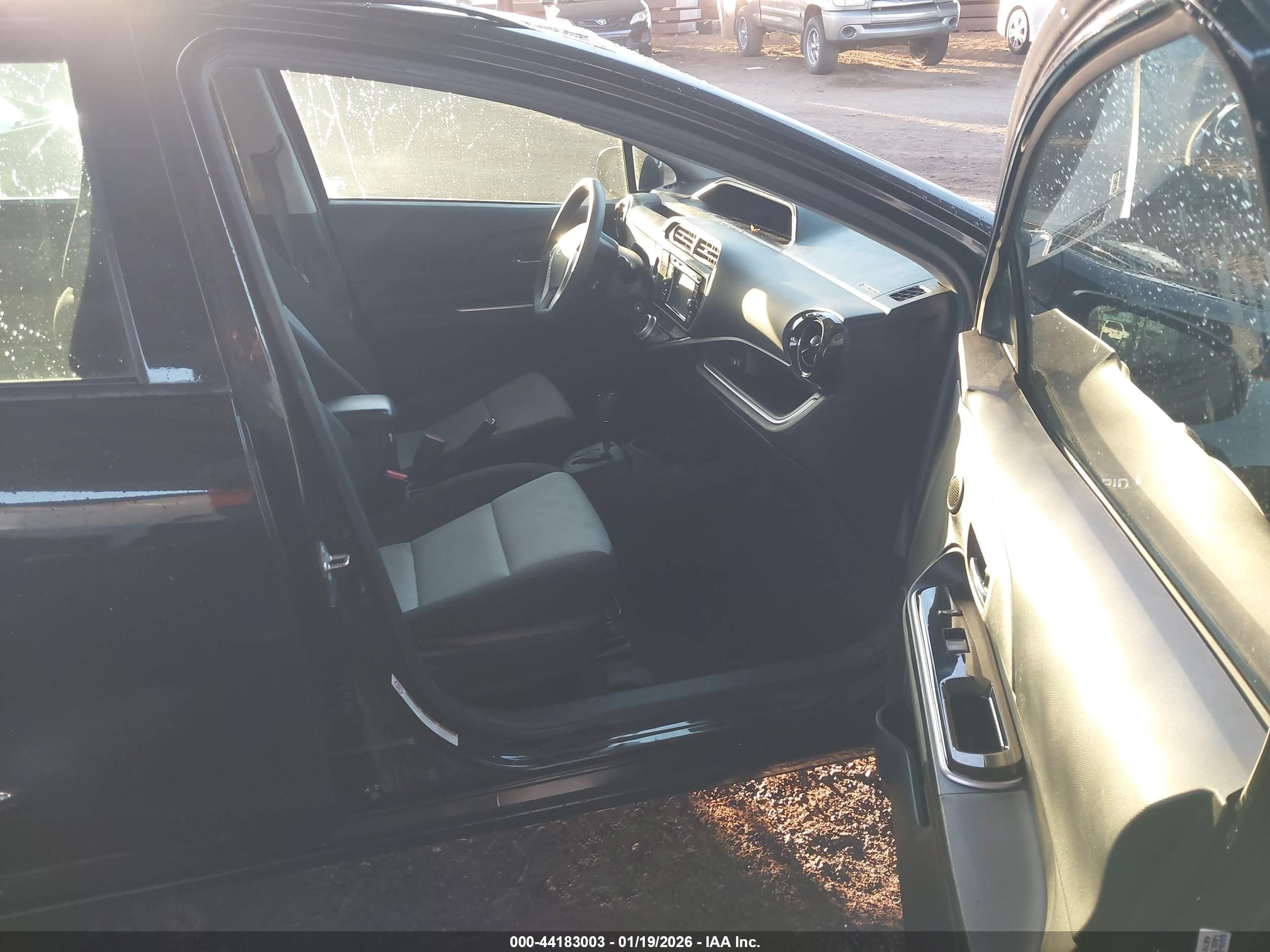 TOYOTA PRIUS image 5
