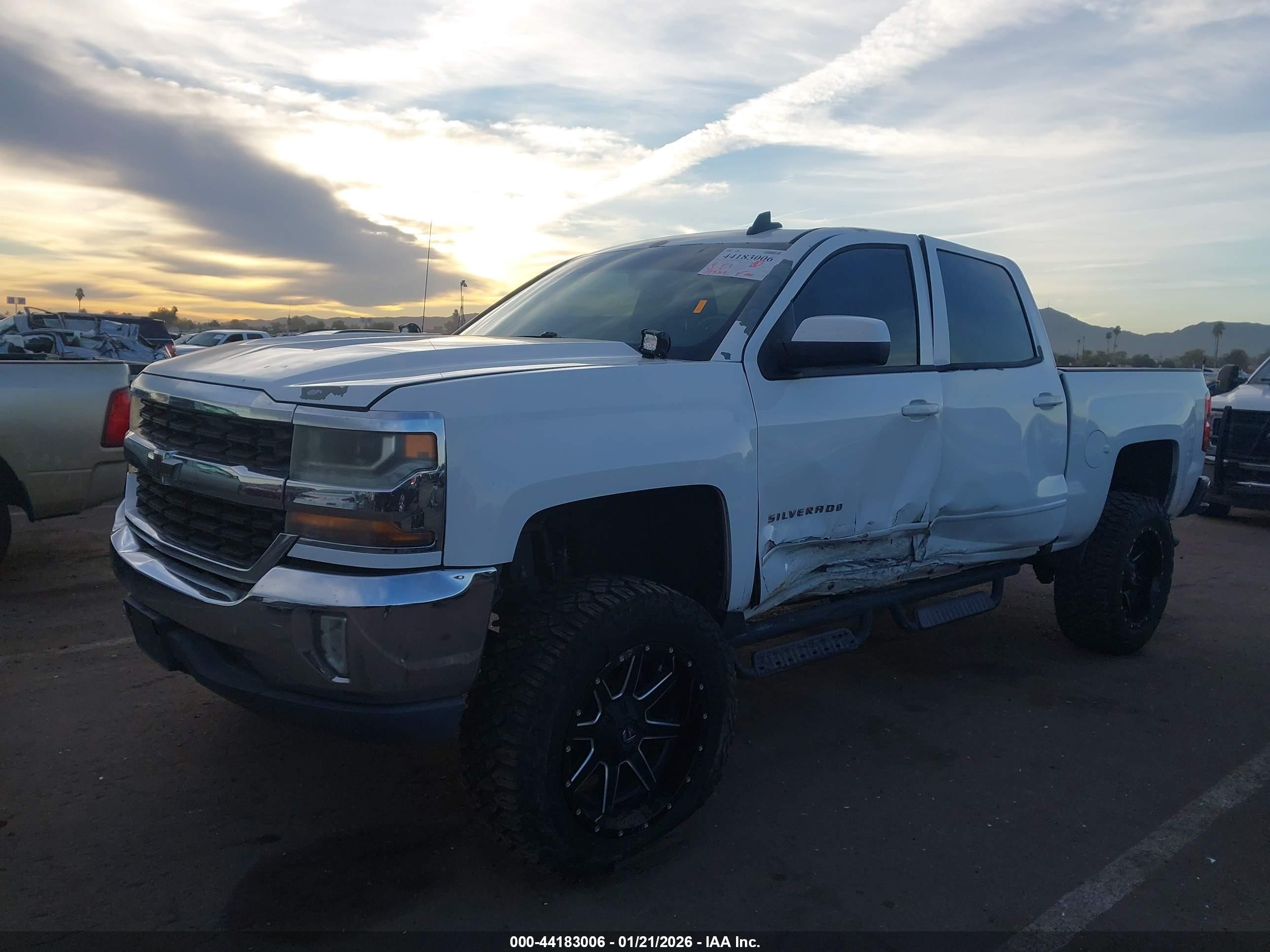 CHEVROLET SILVERADO image 6