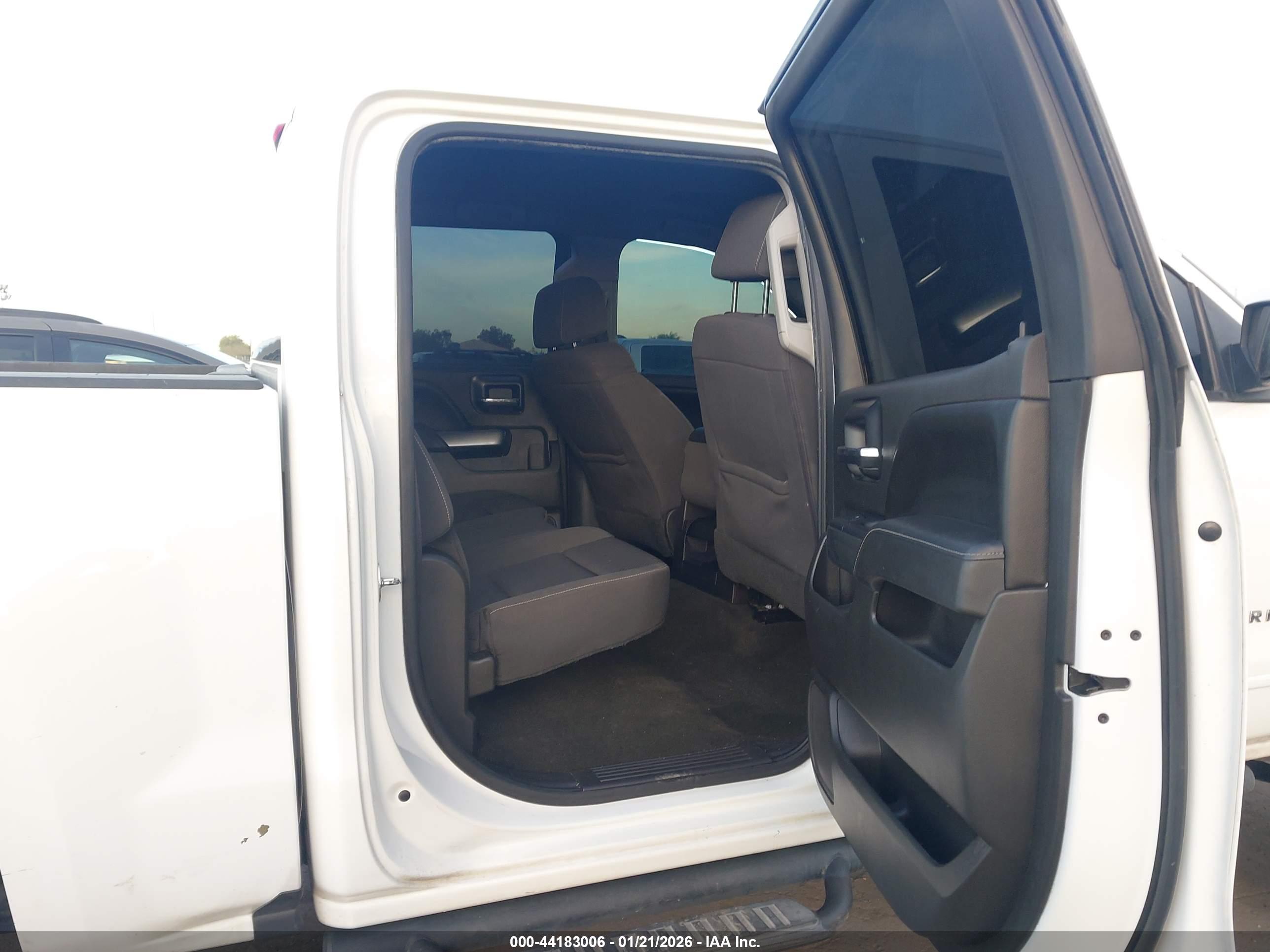 CHEVROLET SILVERADO image 8