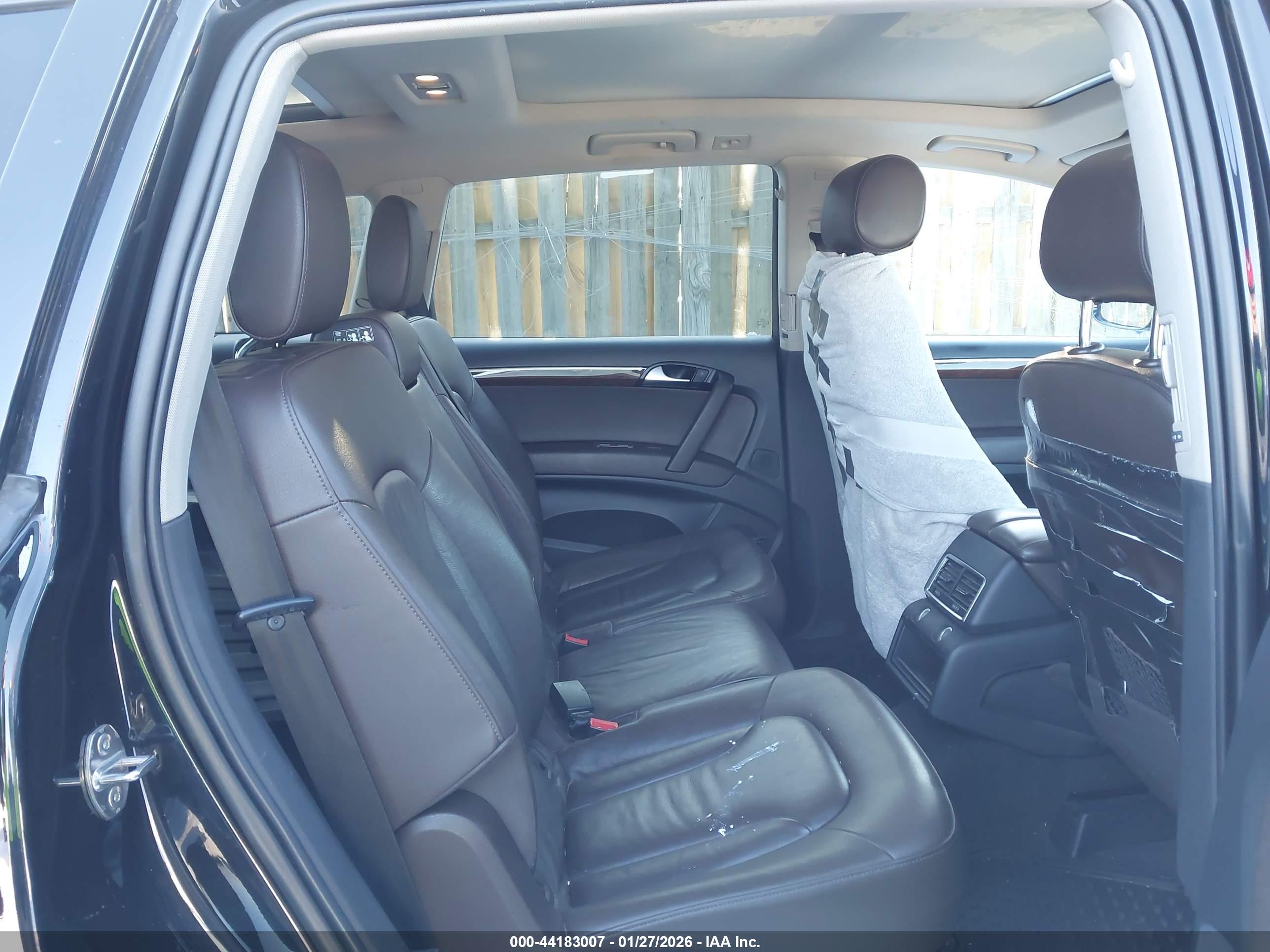 AUDI Q7 image 8