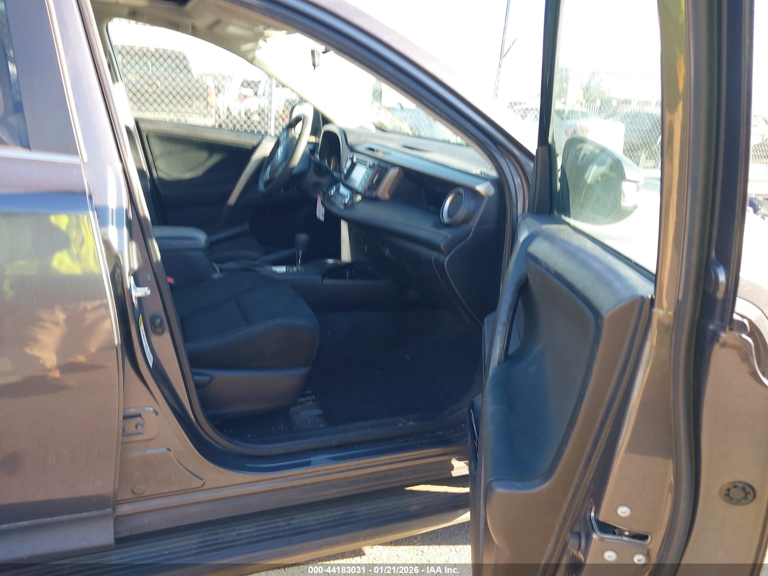 TOYOTA RAV4 image 5