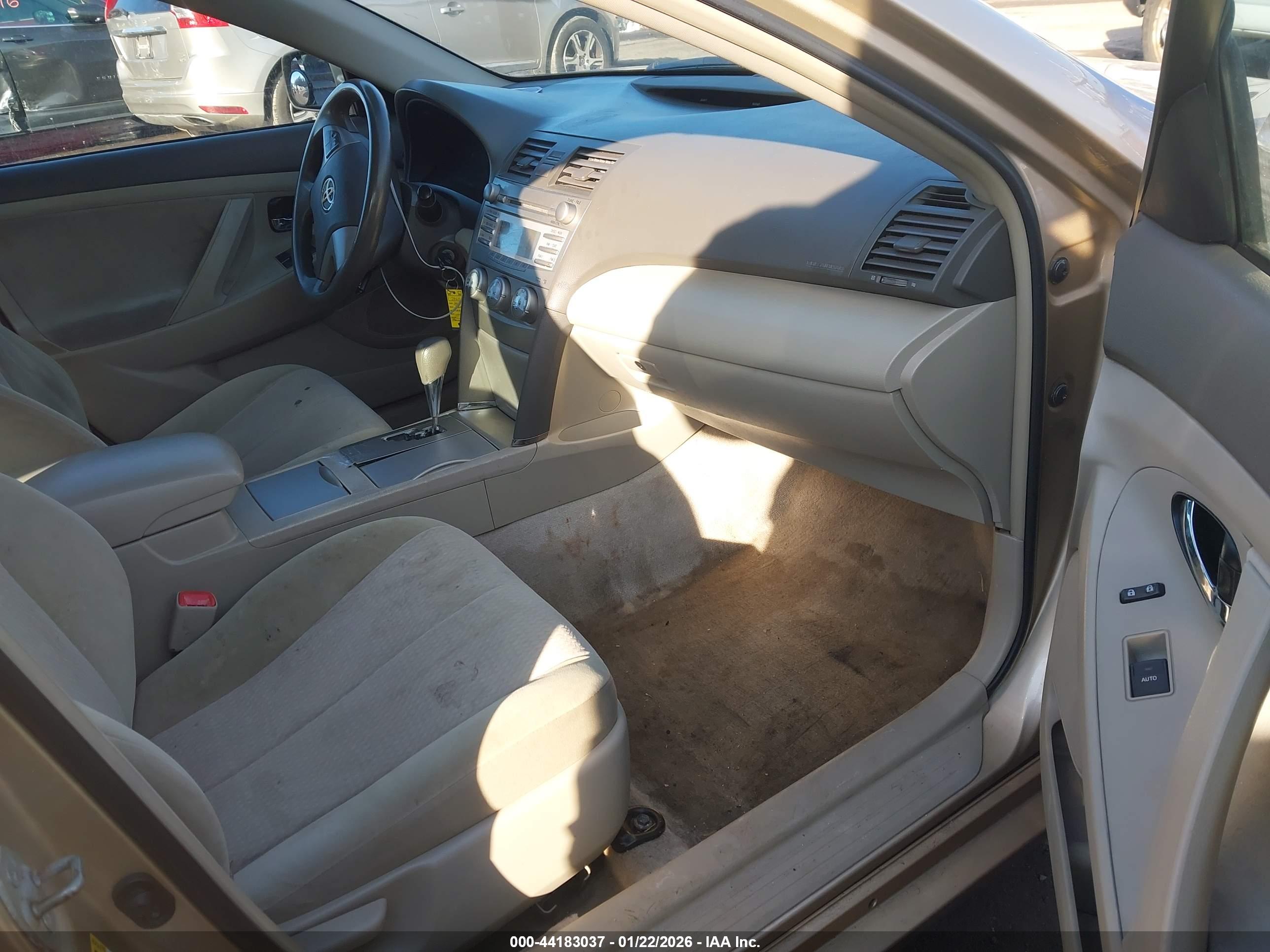 TOYOTA CAMRY image 5