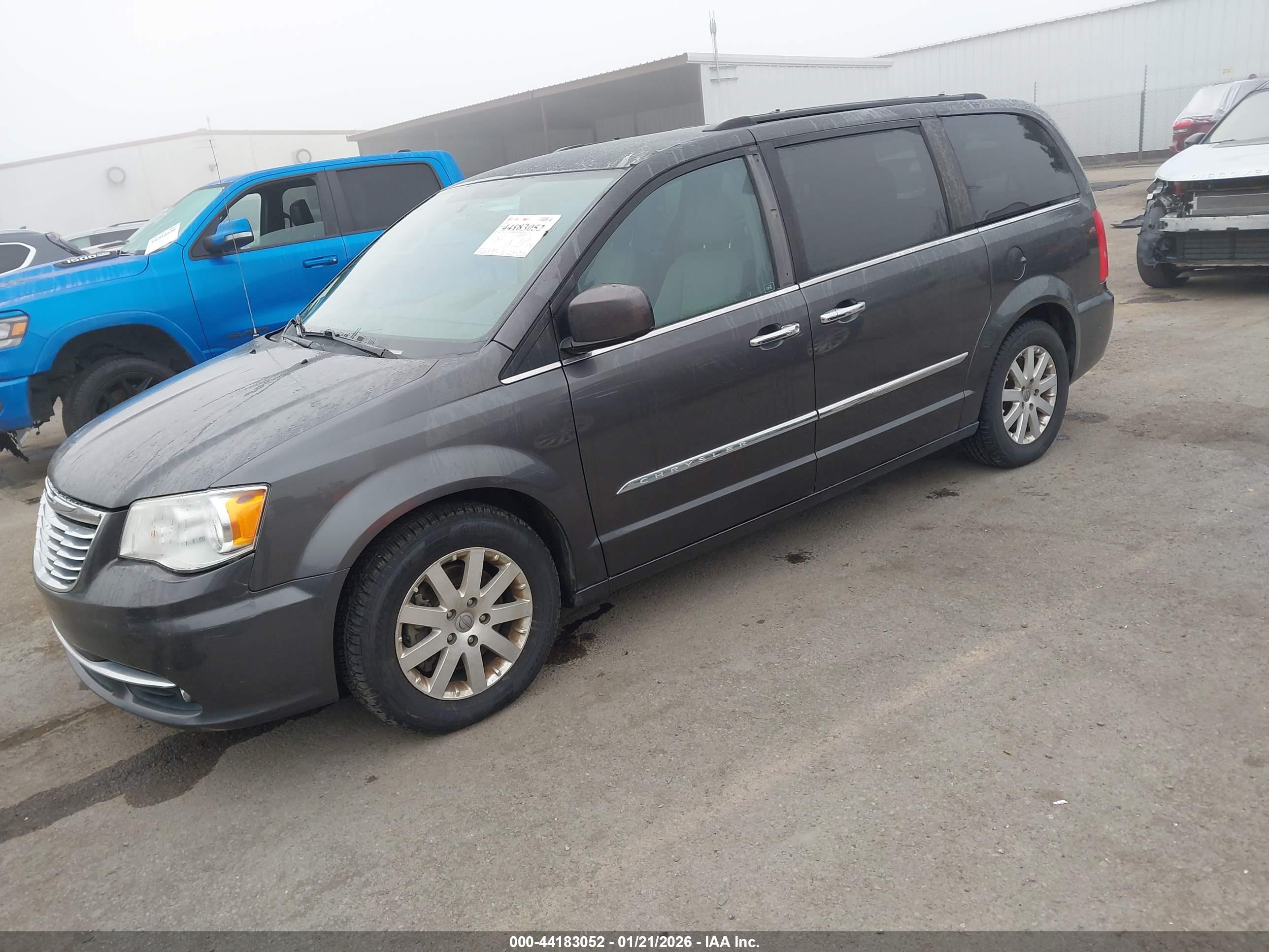 CHRYSLER TOWN image 2