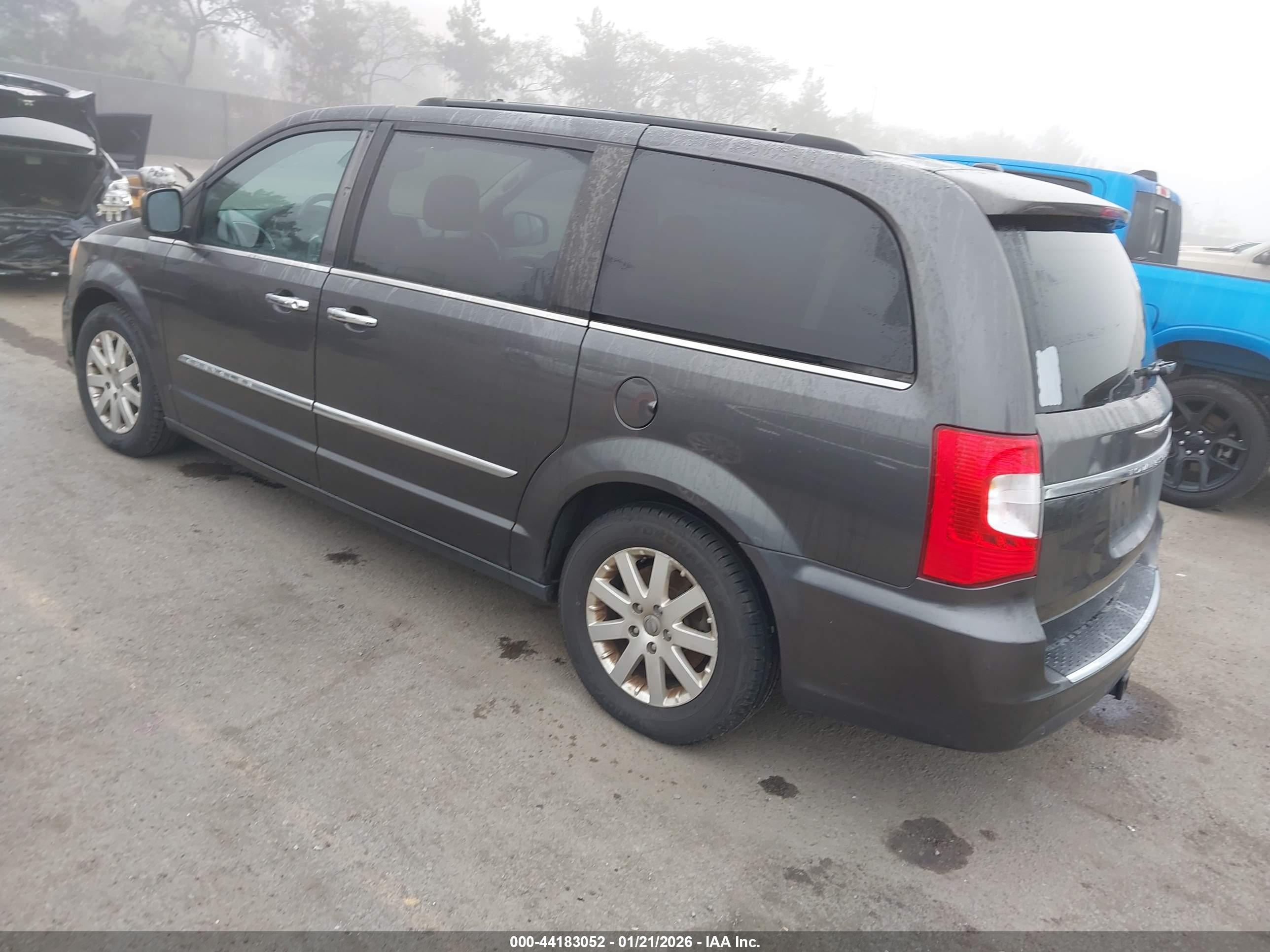 CHRYSLER TOWN image 3