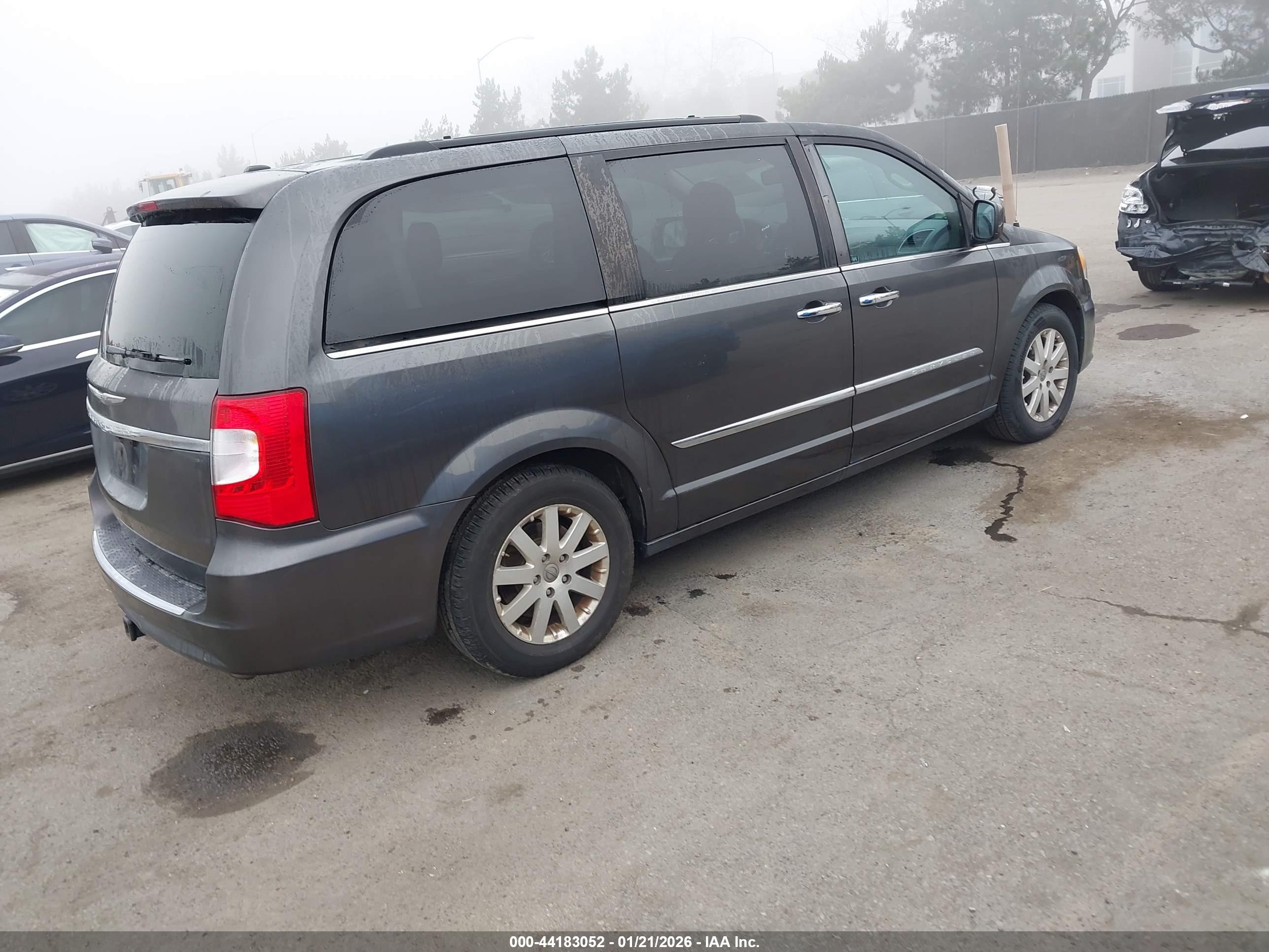 CHRYSLER TOWN image 4