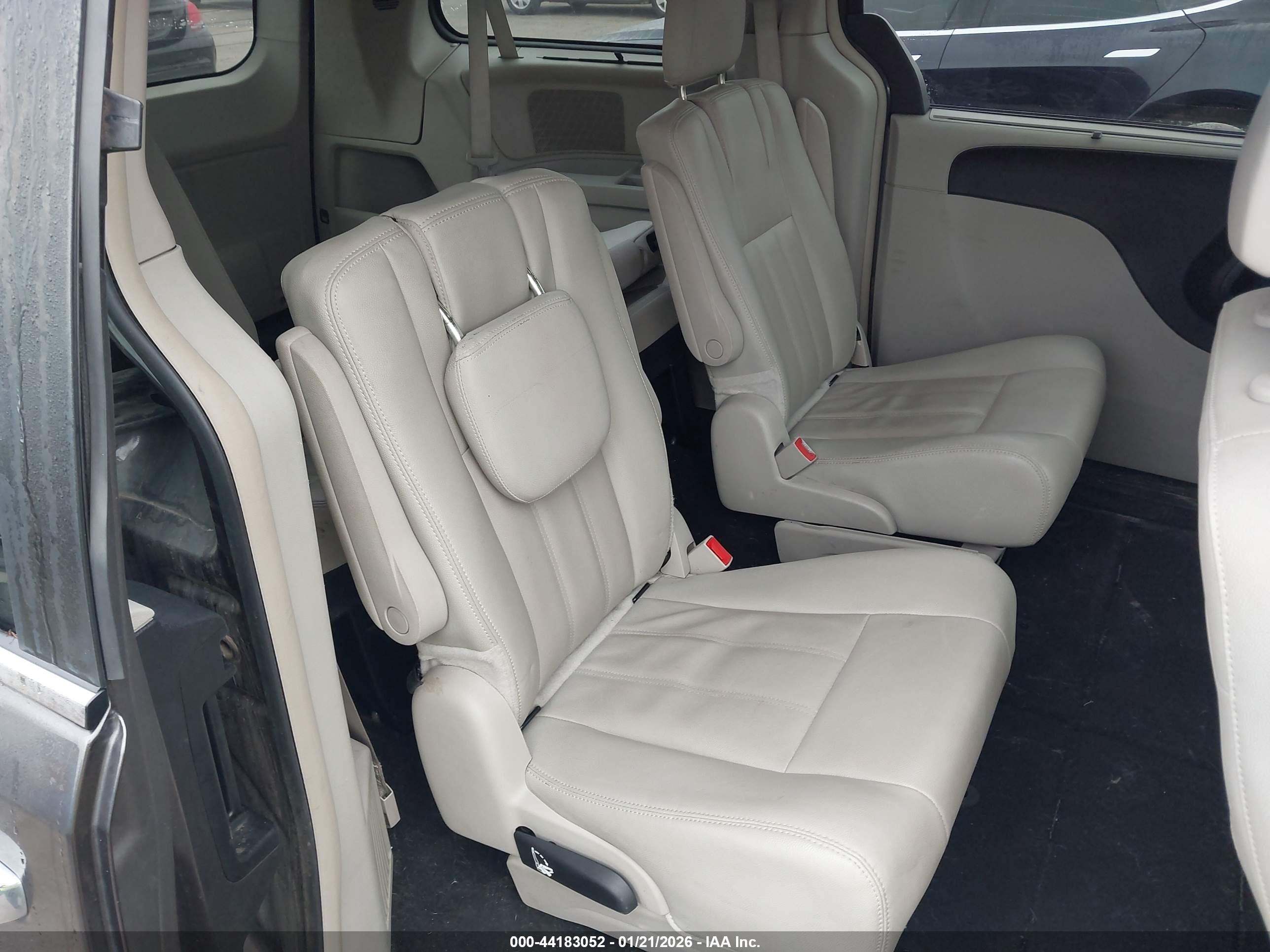 CHRYSLER TOWN image 8