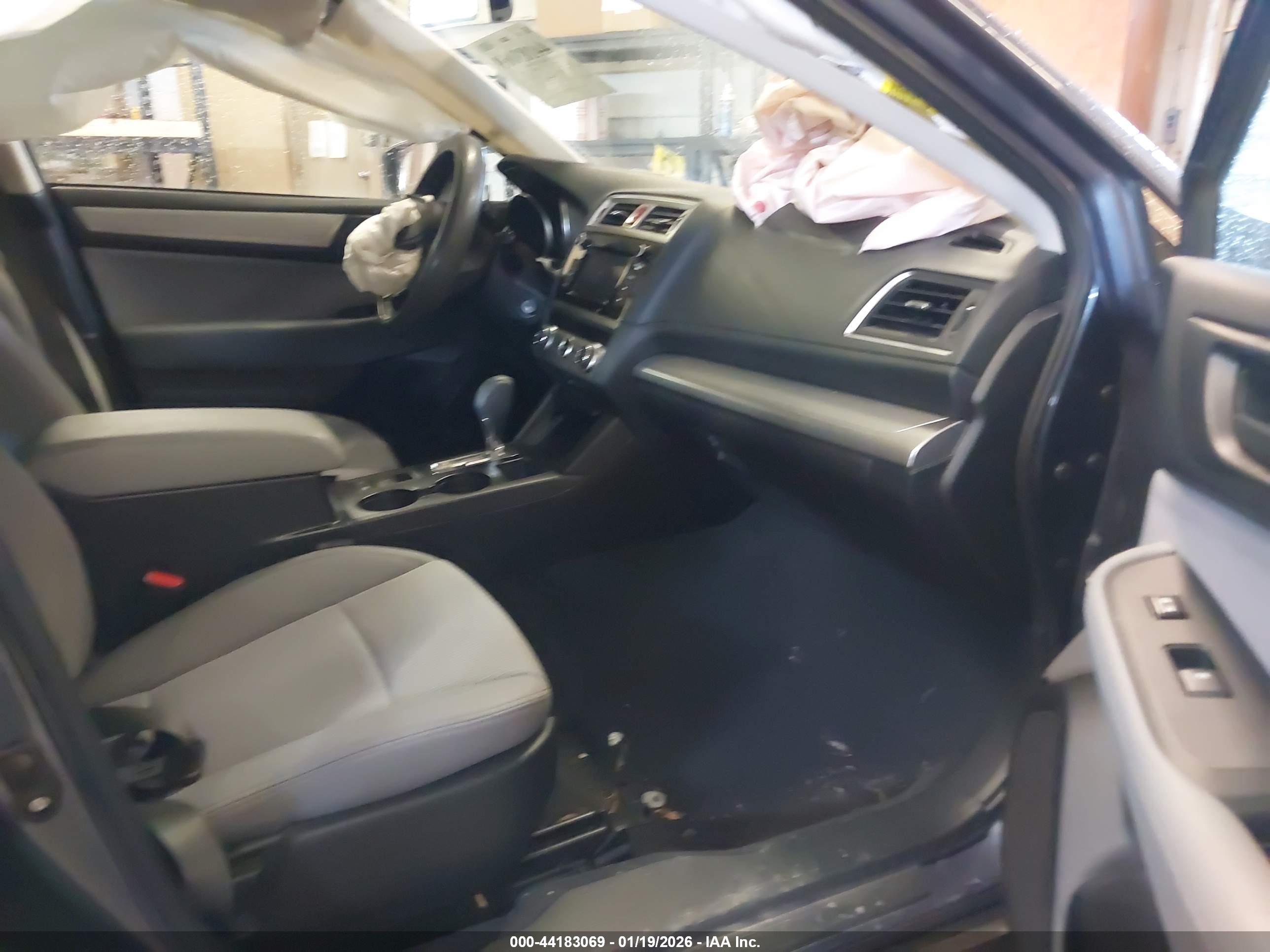 SUBARU OUTBACK image 5