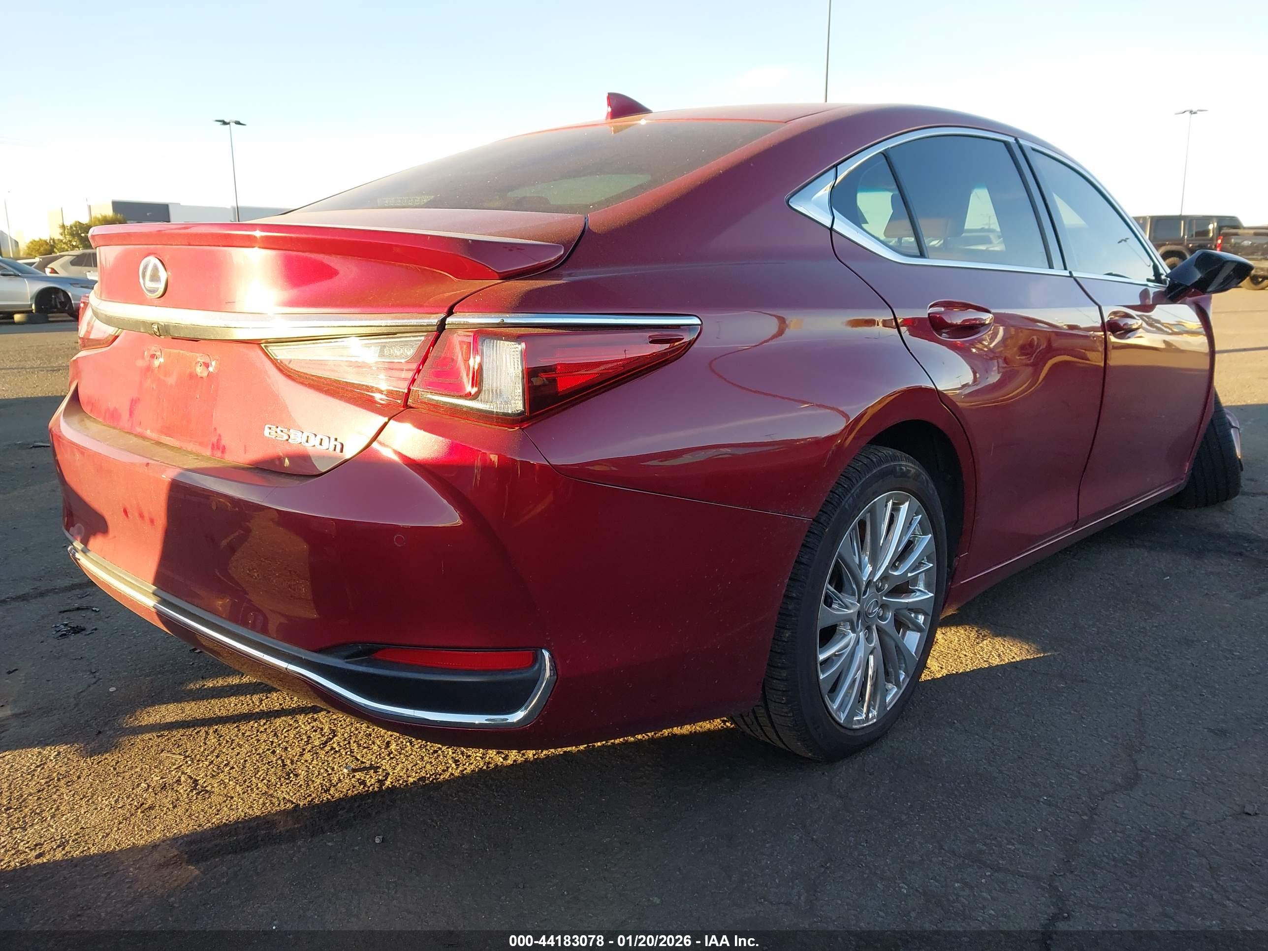 LEXUS ES image 4