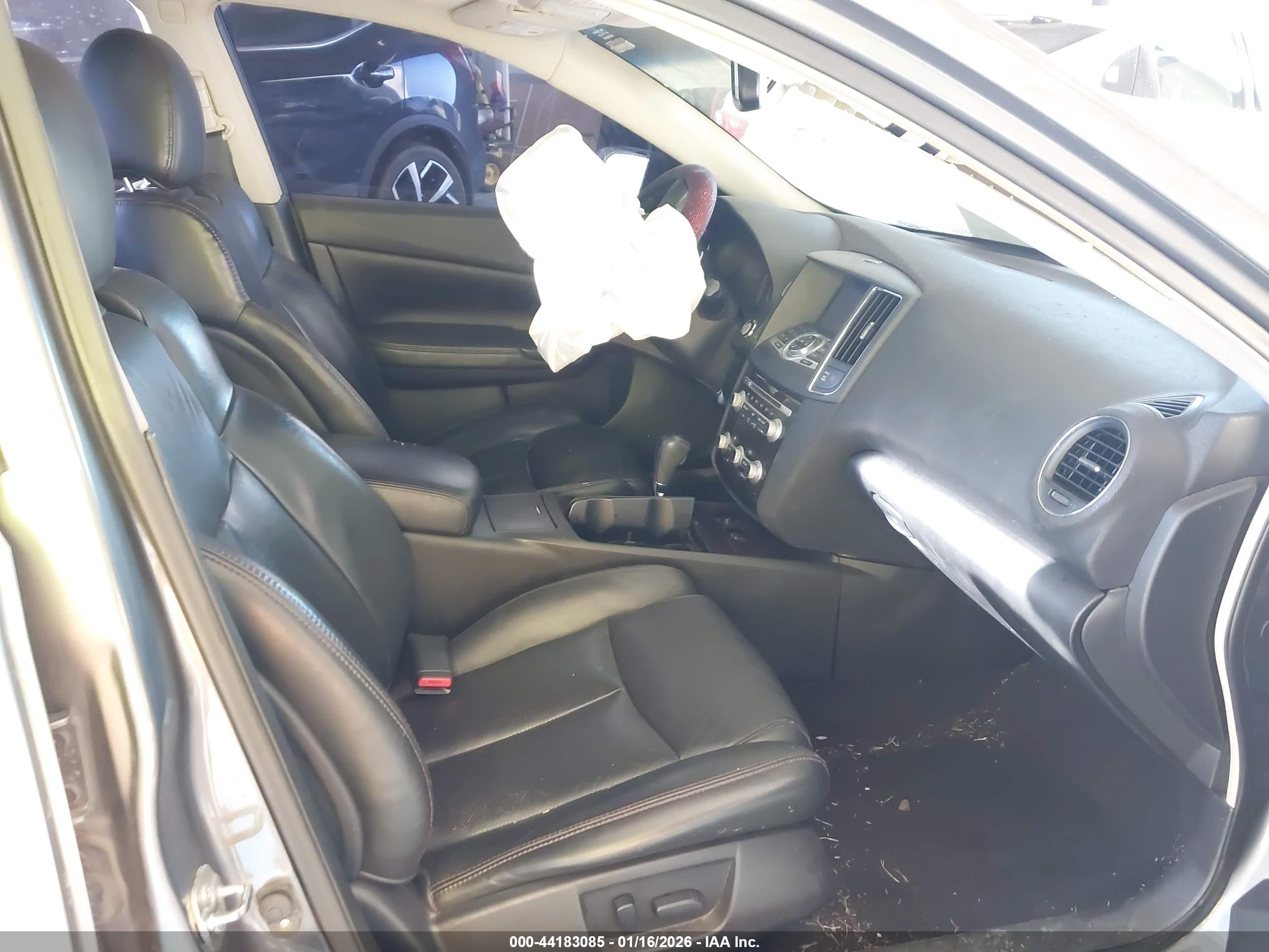 NISSAN MAXIMA image 5