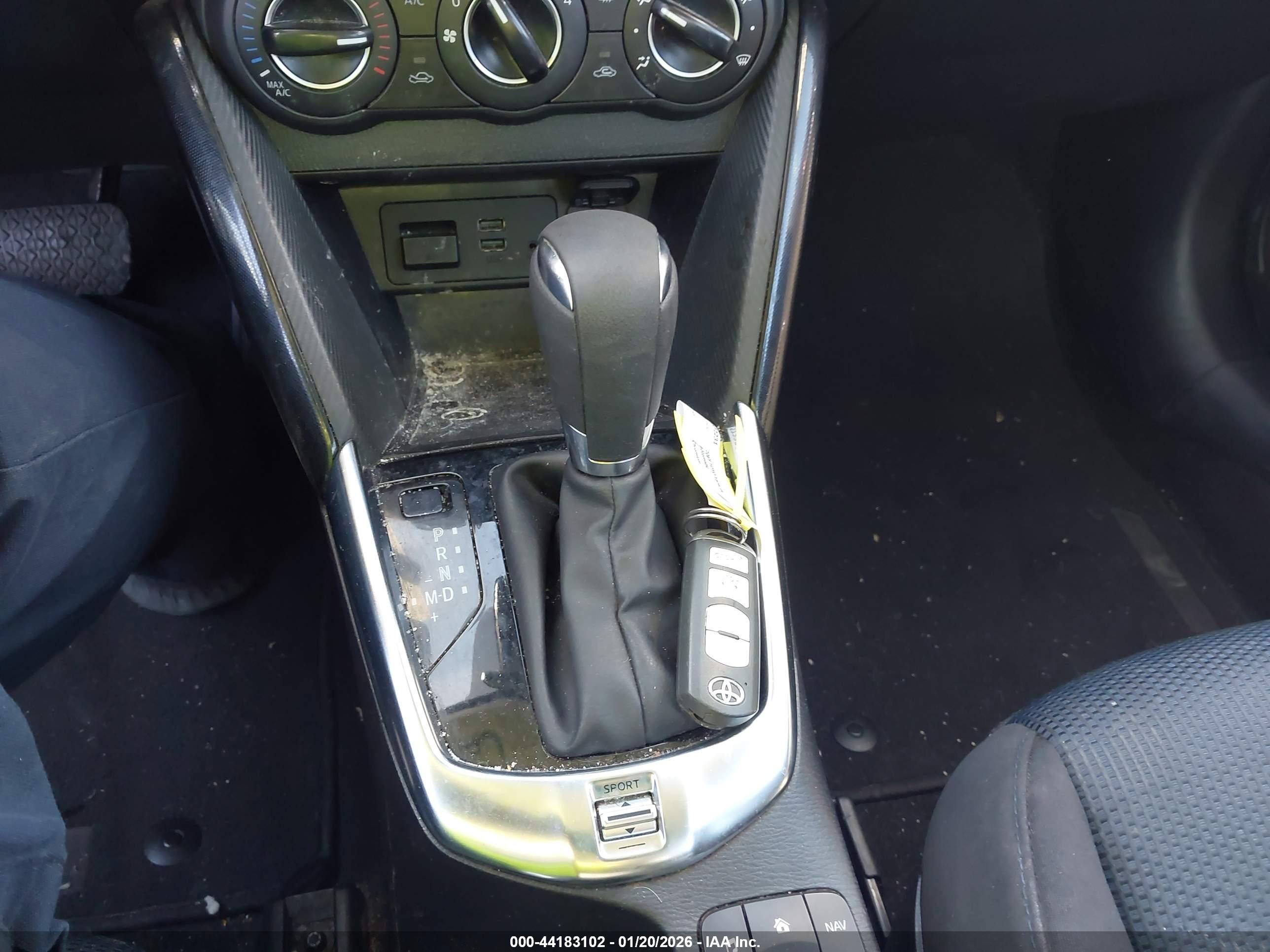 TOYOTA YARIS image 11