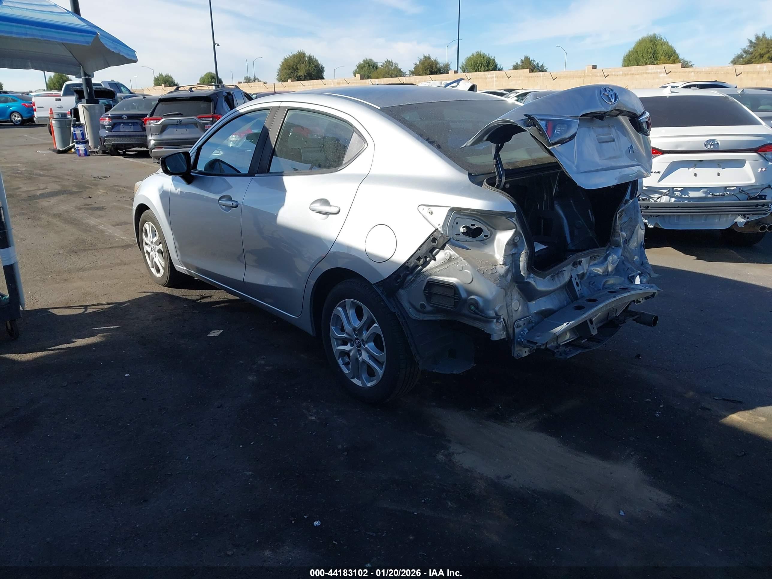 TOYOTA YARIS image 3