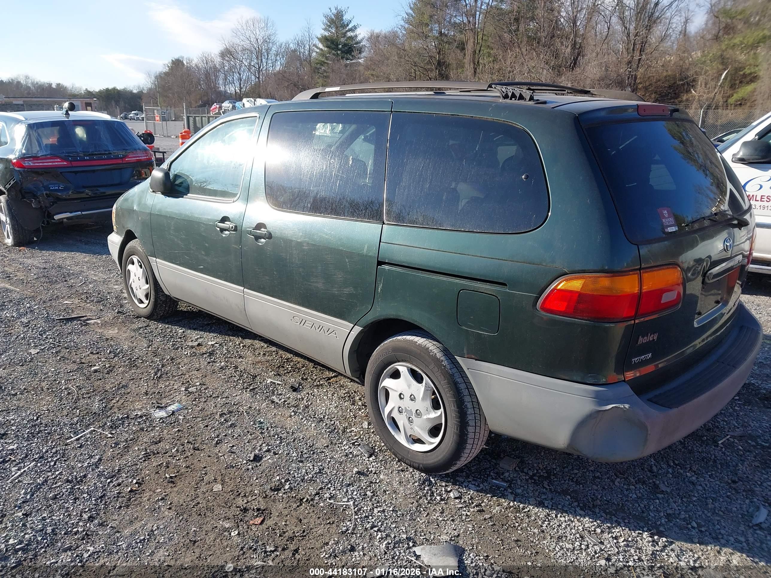 TOYOTA SIENNA image 3
