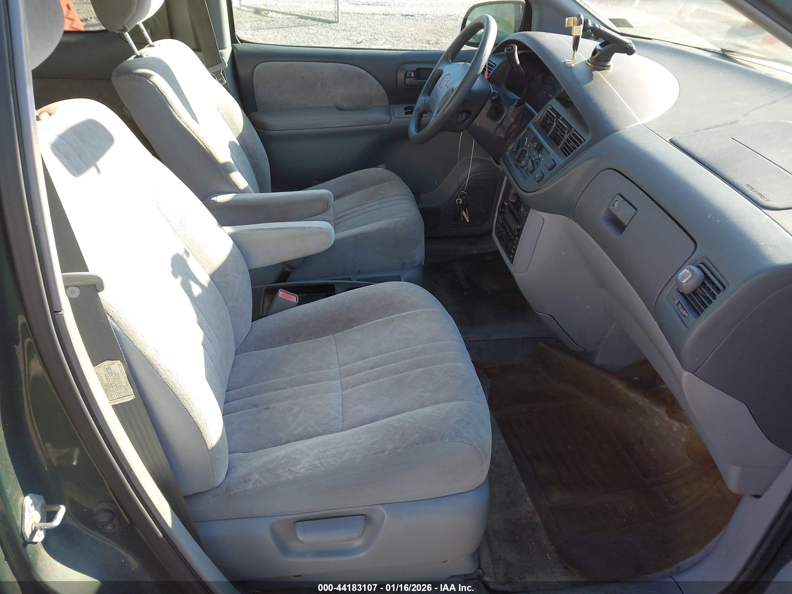 TOYOTA SIENNA image 5