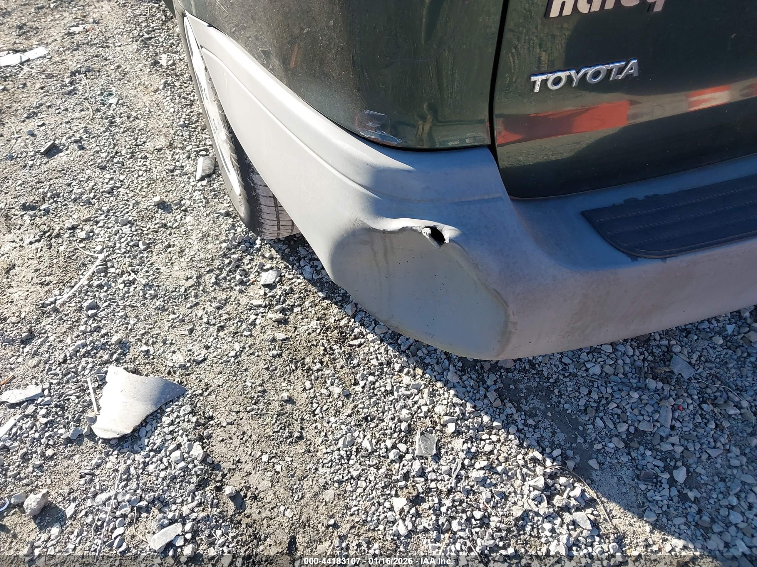 TOYOTA SIENNA image 6