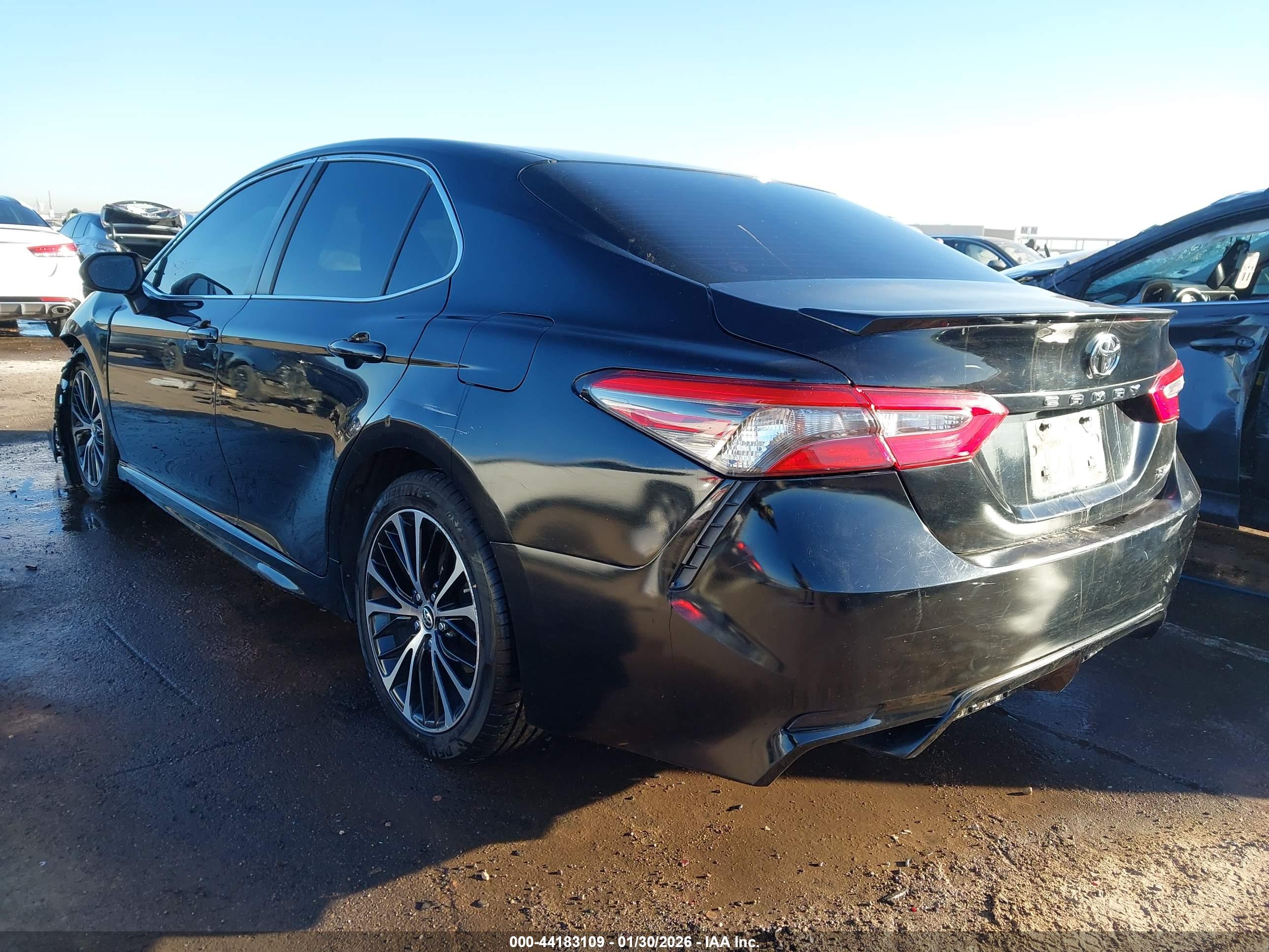 TOYOTA CAMRY image 3