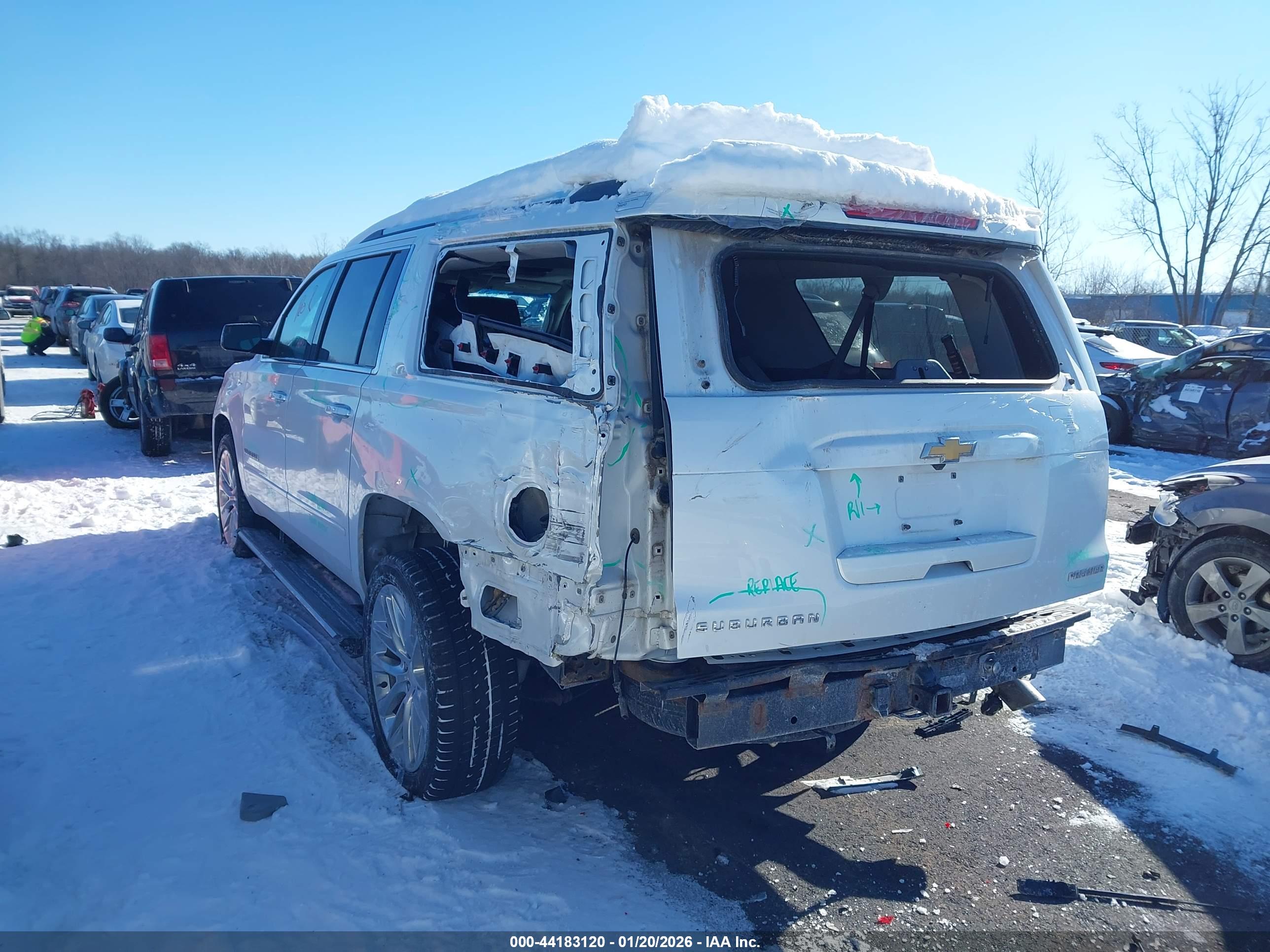 CHEVROLET SUBURBAN image 3