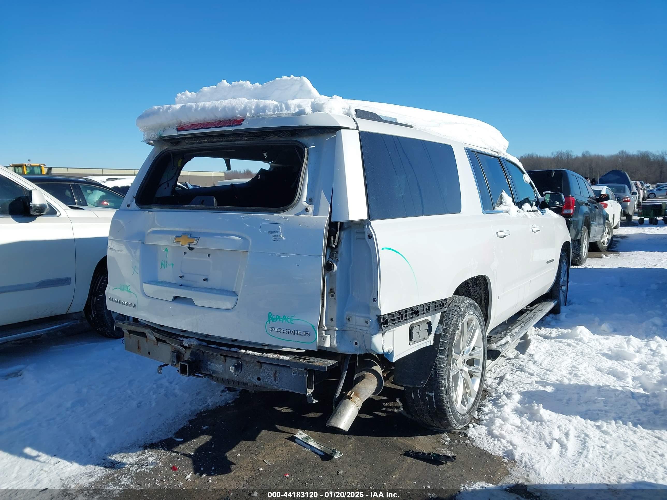 CHEVROLET SUBURBAN image 4