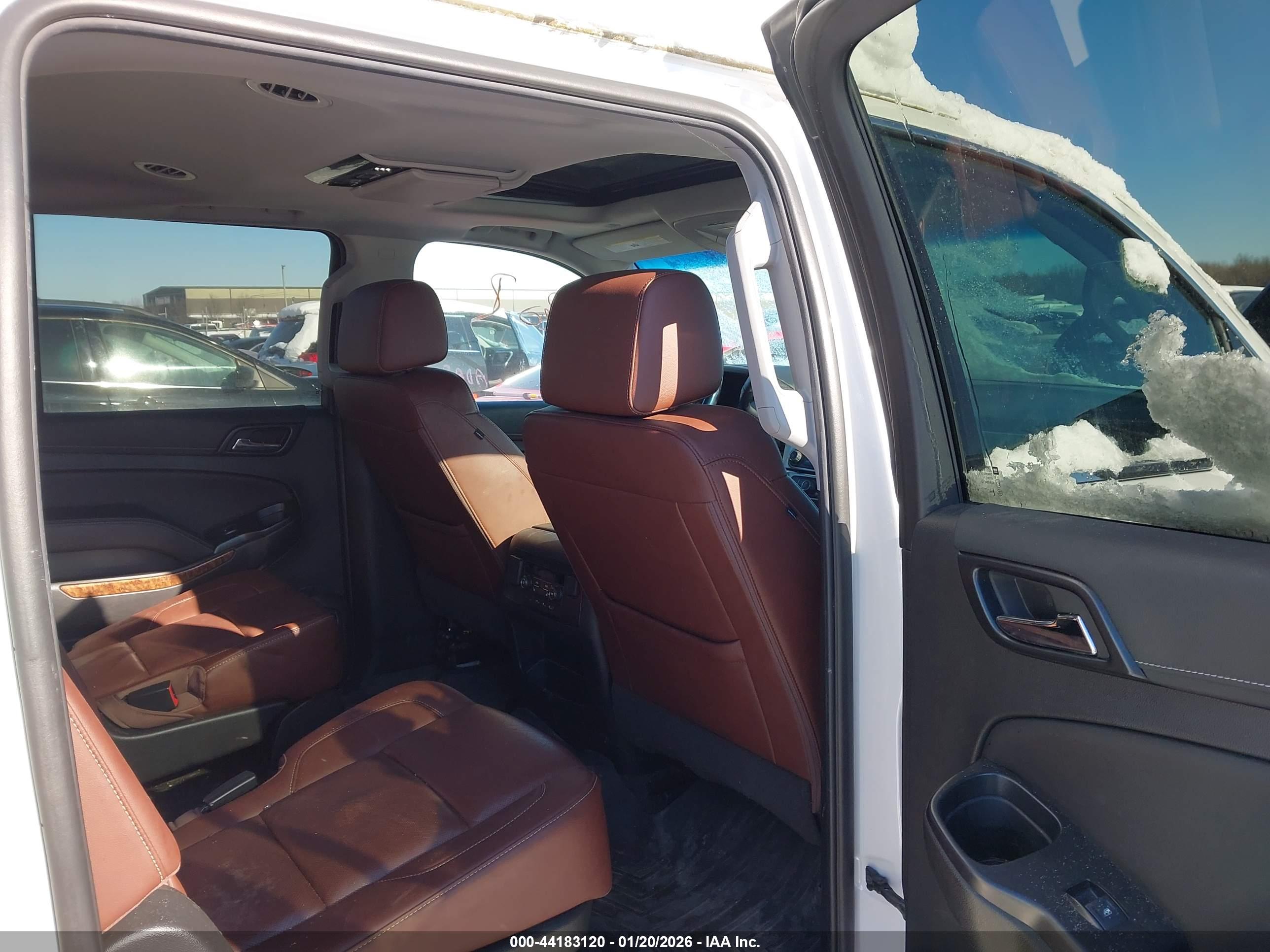 CHEVROLET SUBURBAN image 8