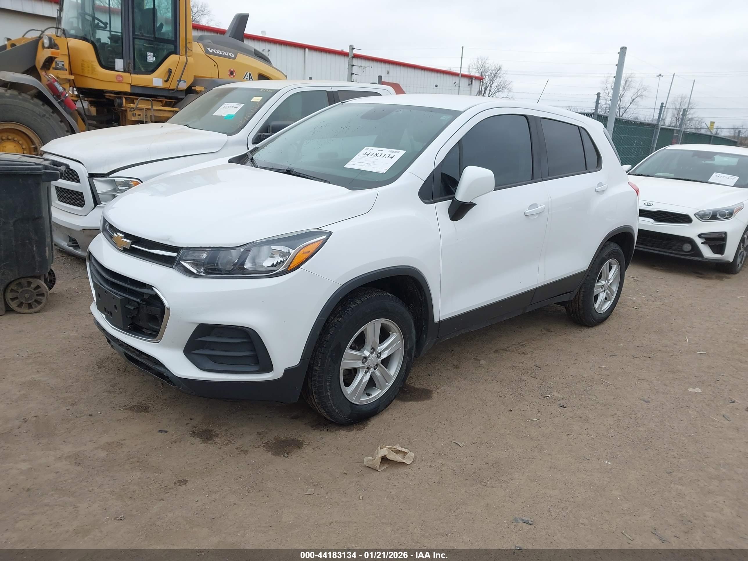 CHEVROLET TRAX image 2