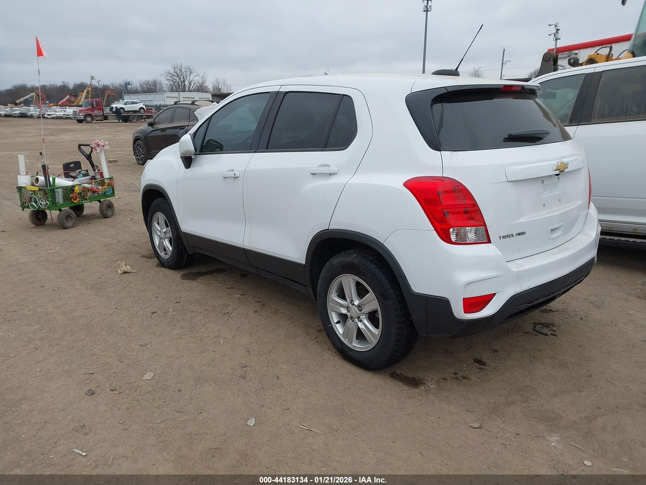CHEVROLET TRAX image 3