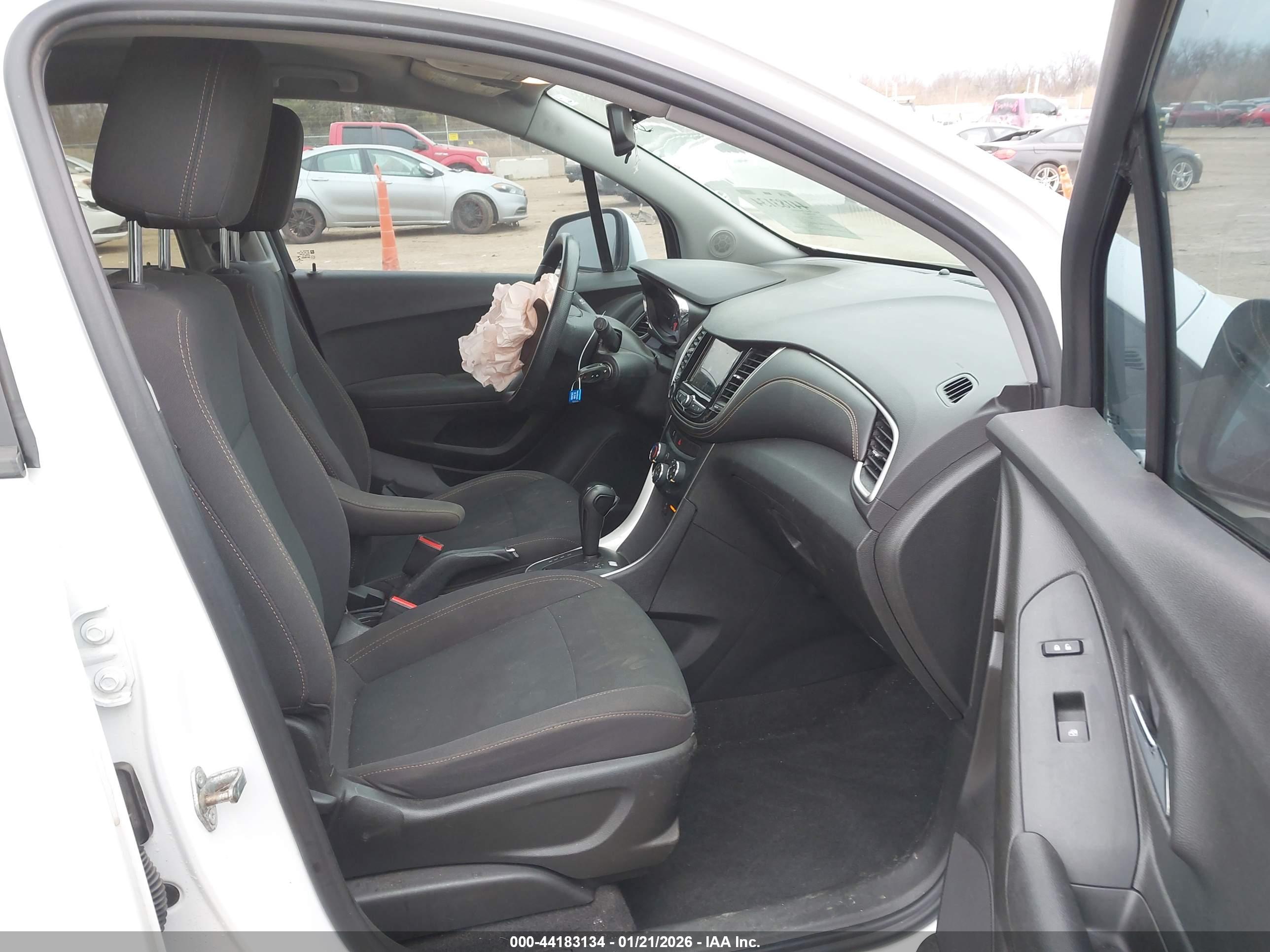 CHEVROLET TRAX image 5