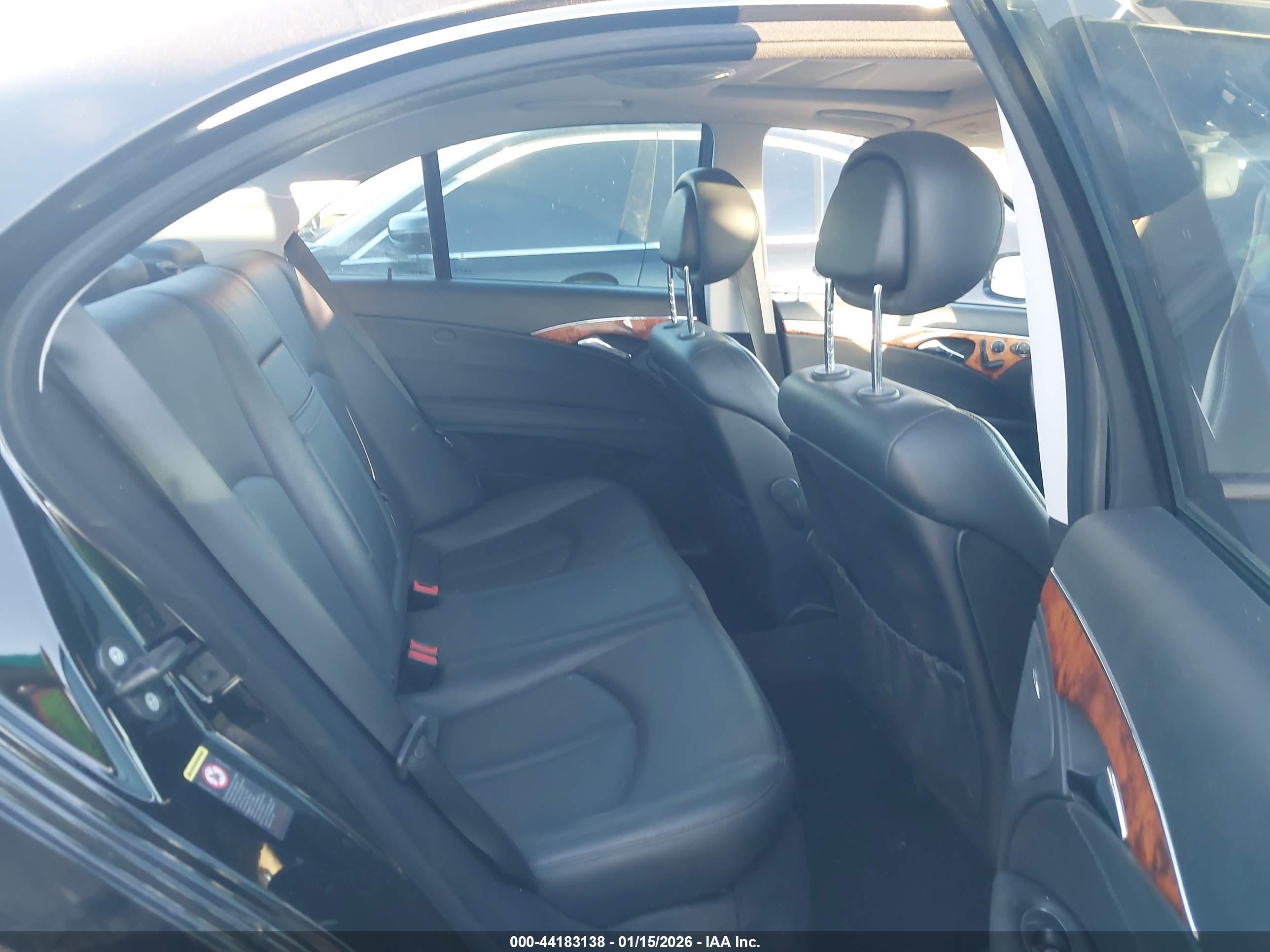 MERCEDES-BENZ E image 8