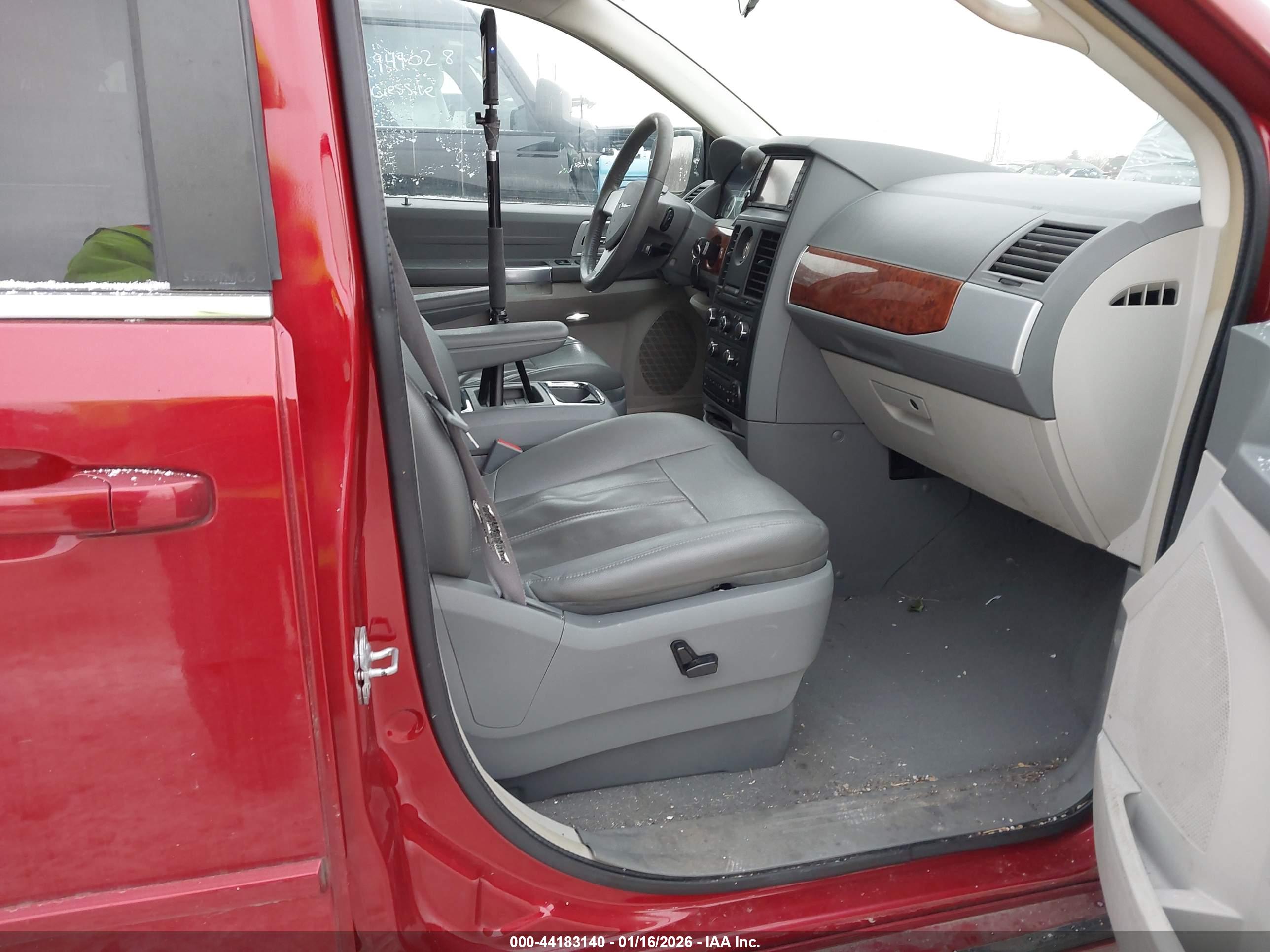 CHRYSLER TOWN image 5
