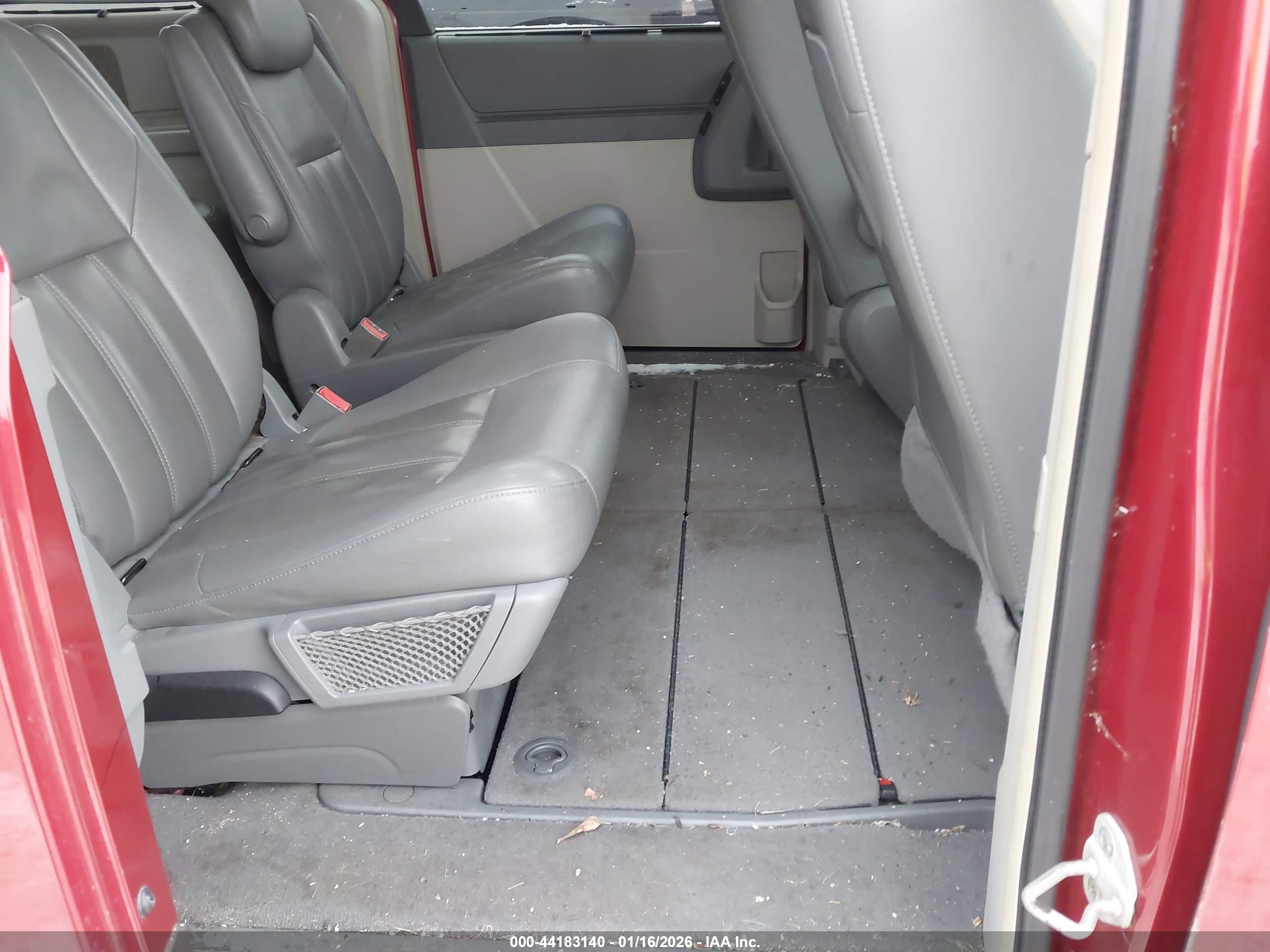 CHRYSLER TOWN image 8