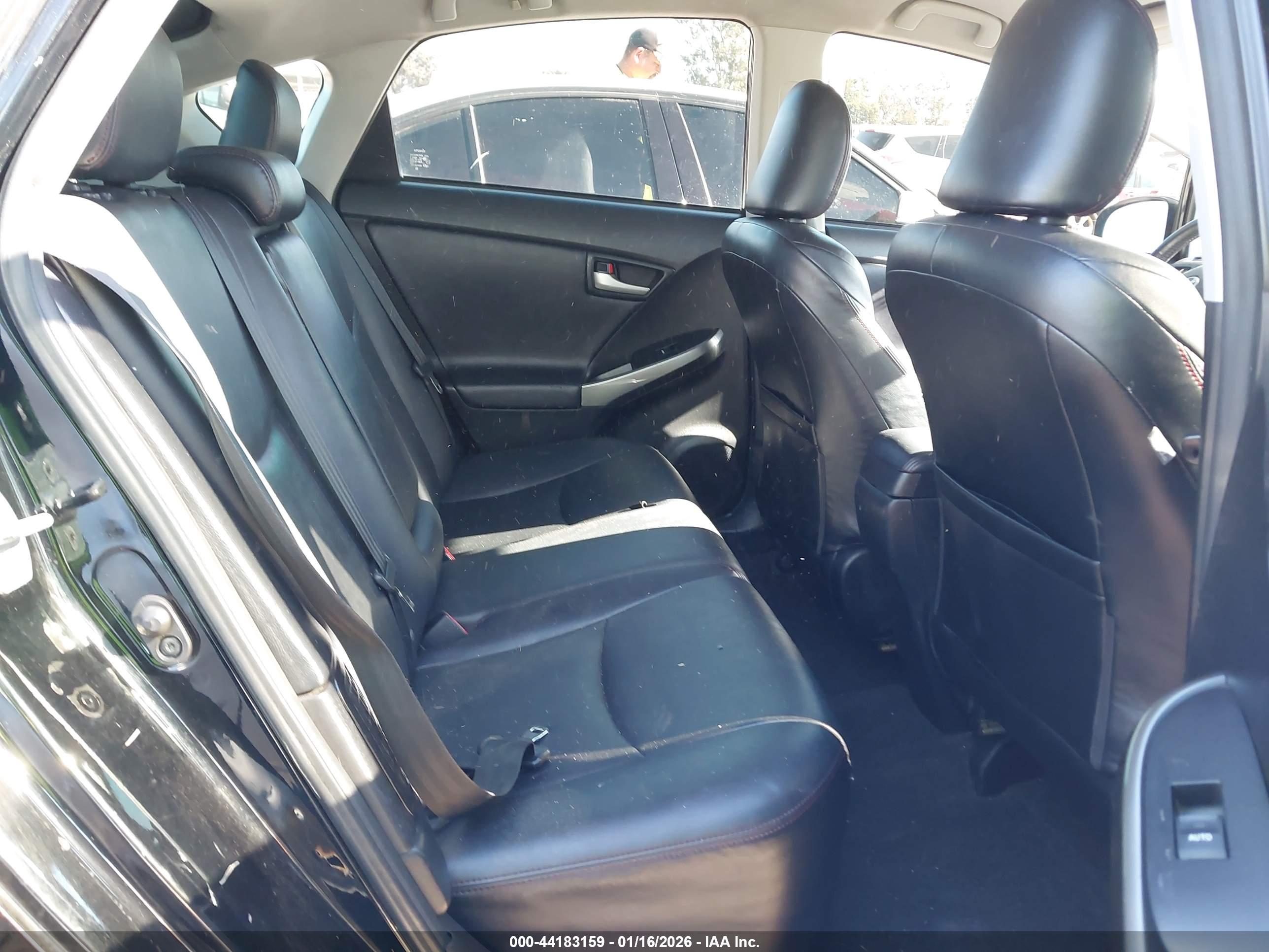 TOYOTA PRIUS image 8