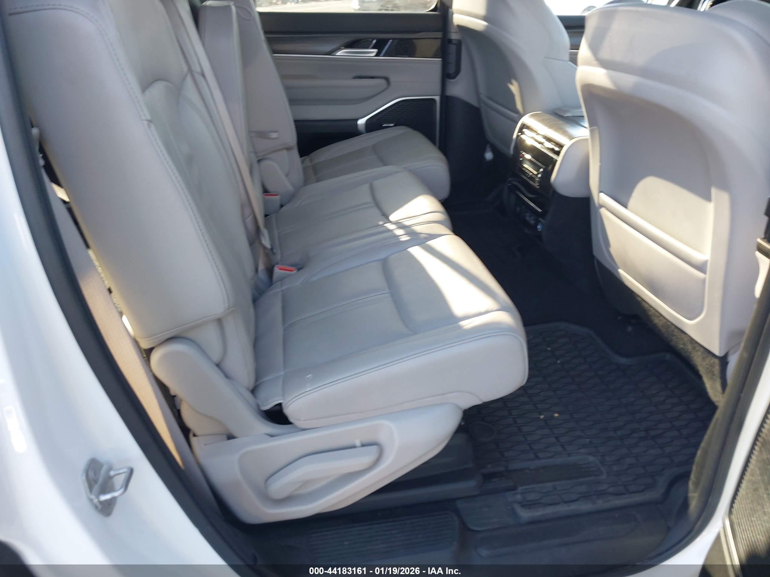 JEEP WAGONEER image 8