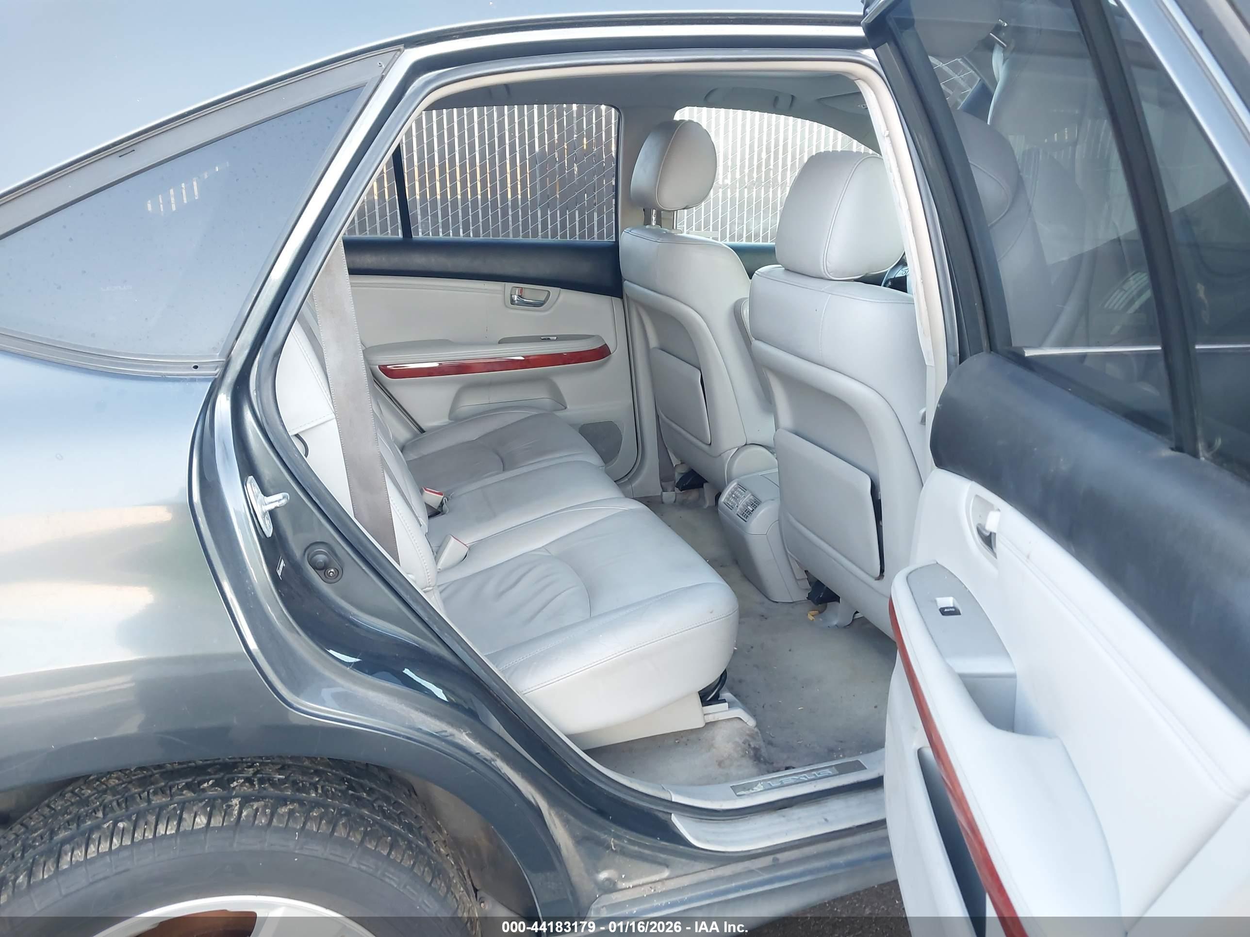 LEXUS RX image 8