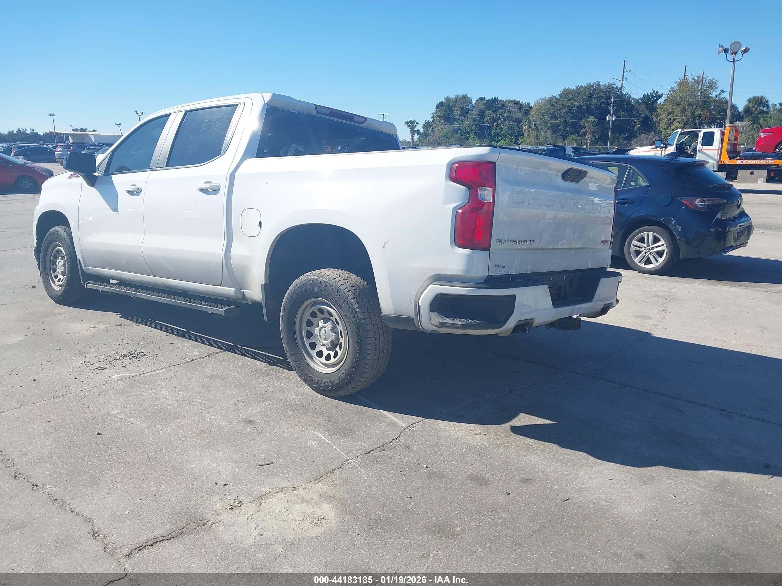 CHEVROLET SILVERADO image 3