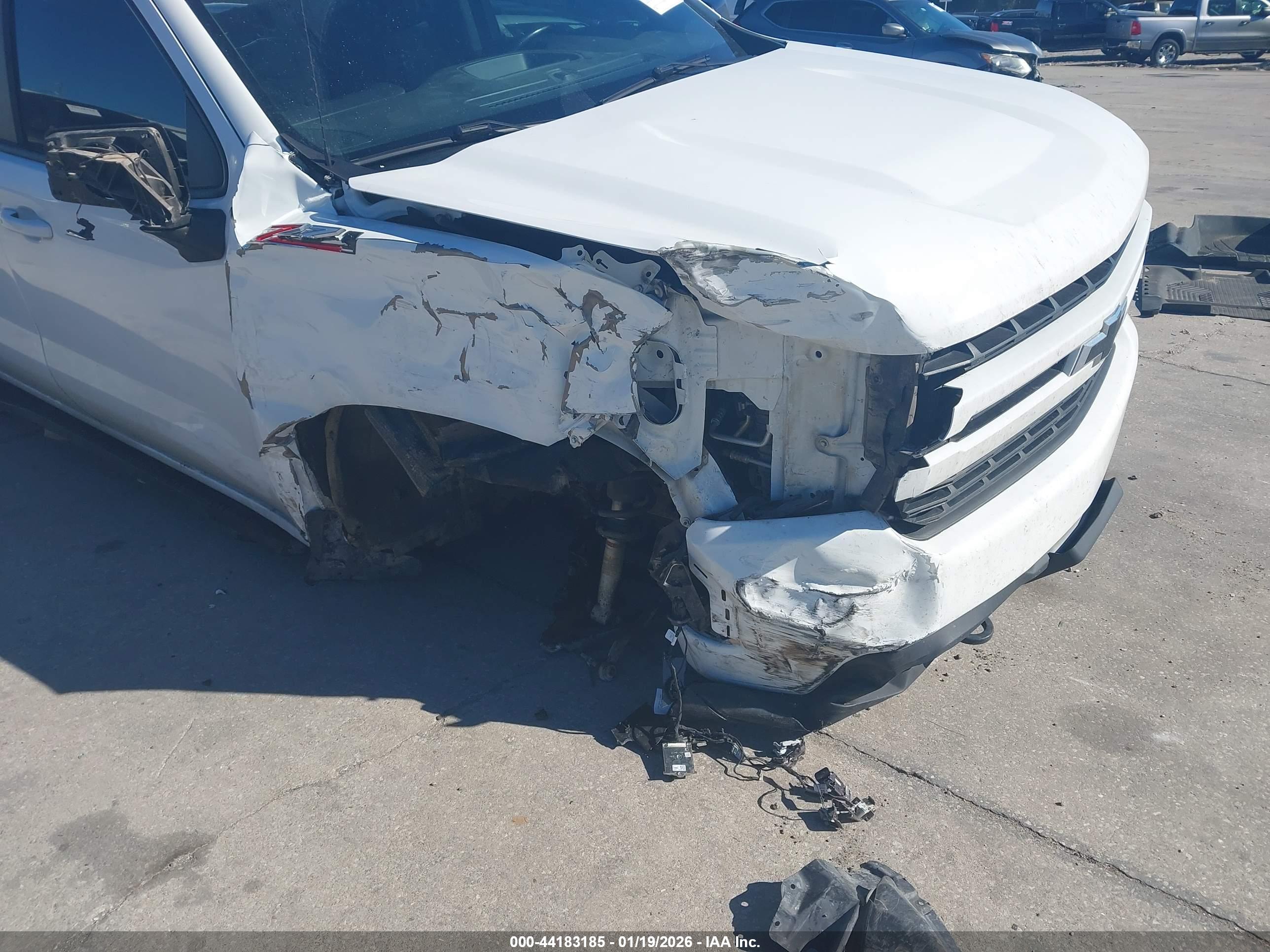 CHEVROLET SILVERADO image 6