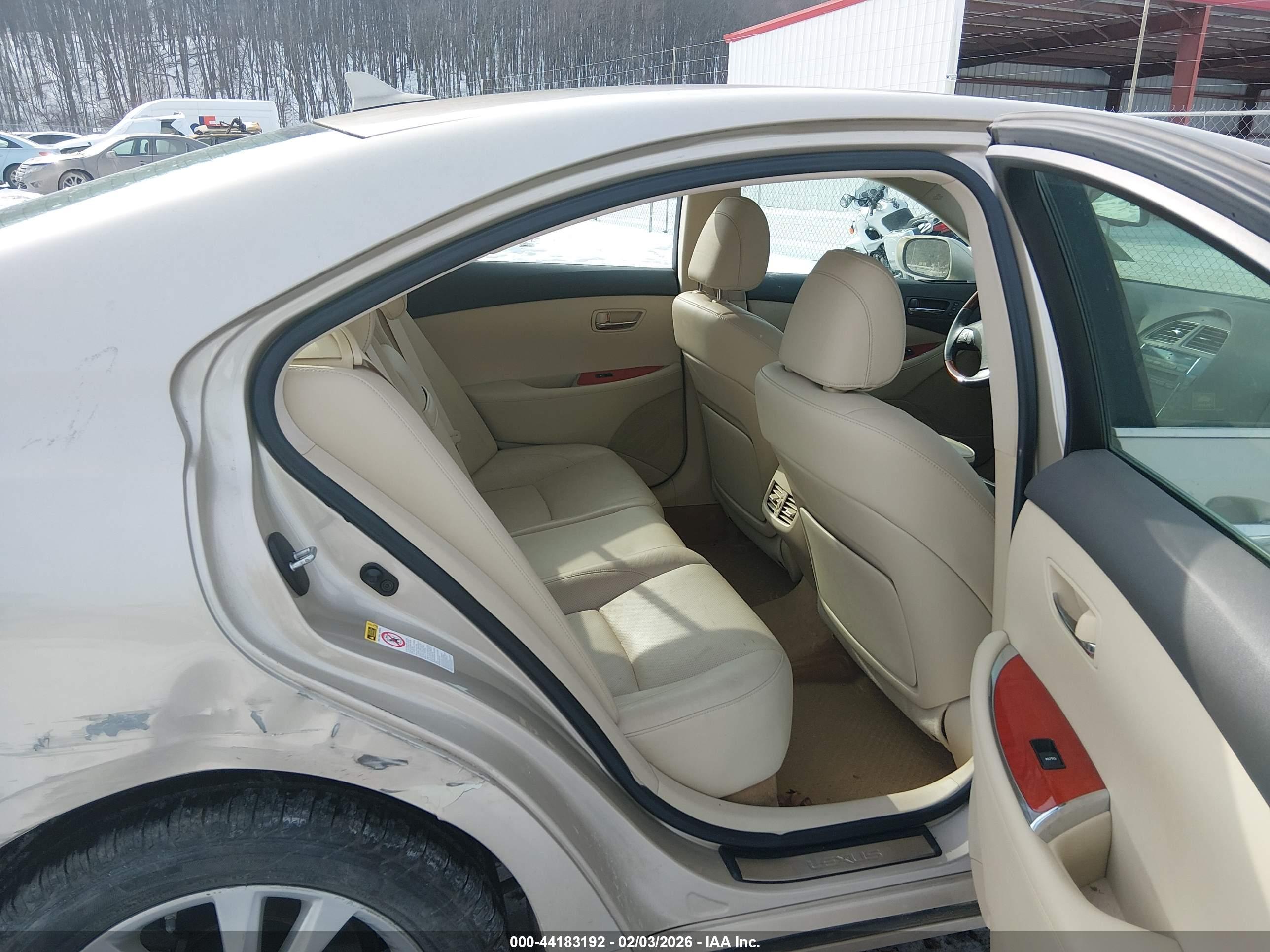 LEXUS ES image 8
