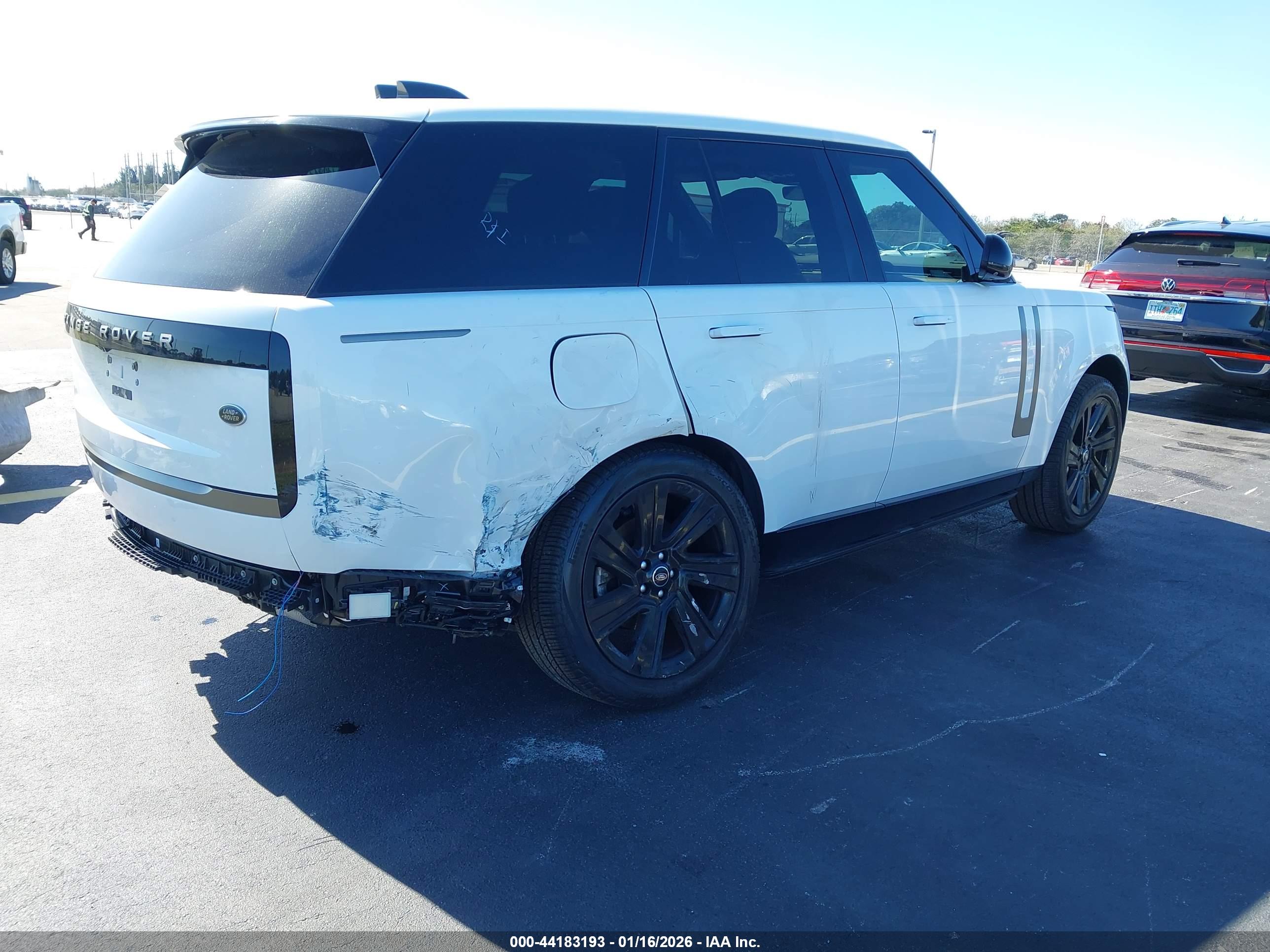 LAND ROVER image 4