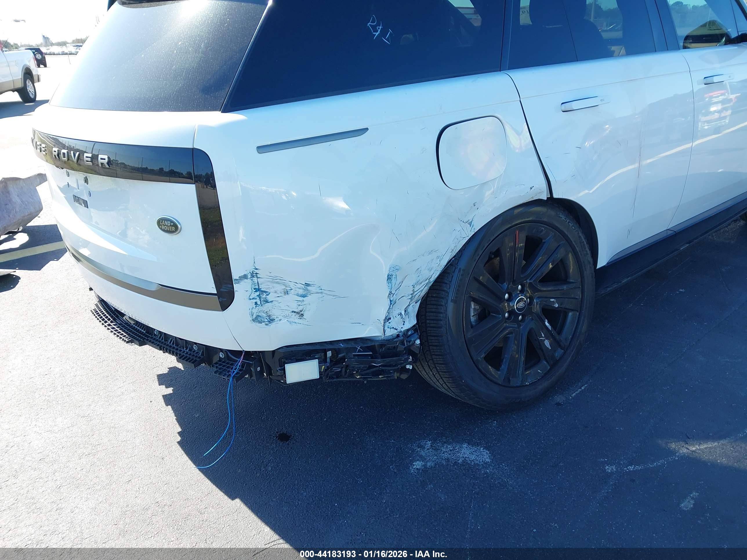 LAND ROVER image 6