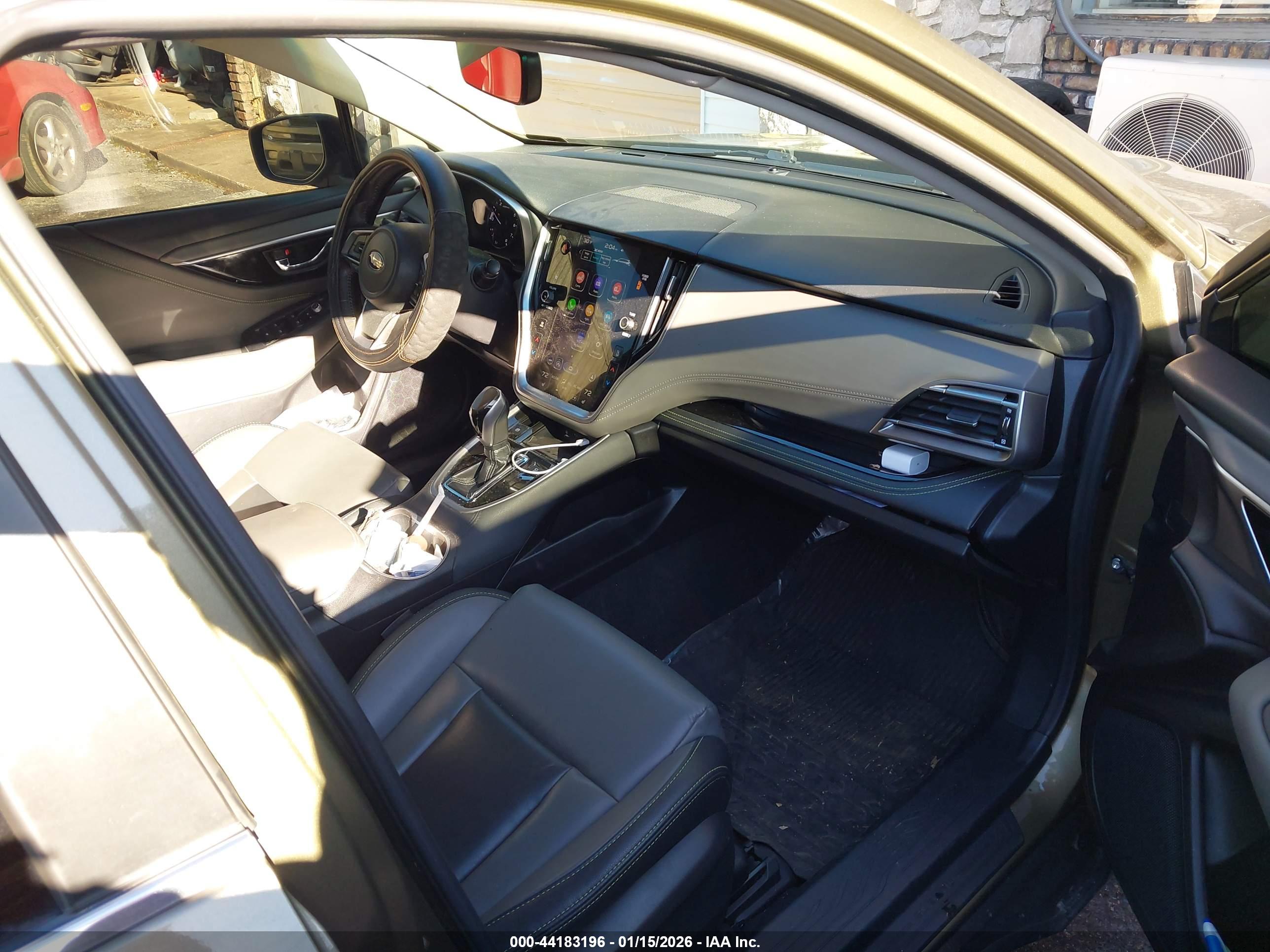 SUBARU OUTBACK image 5